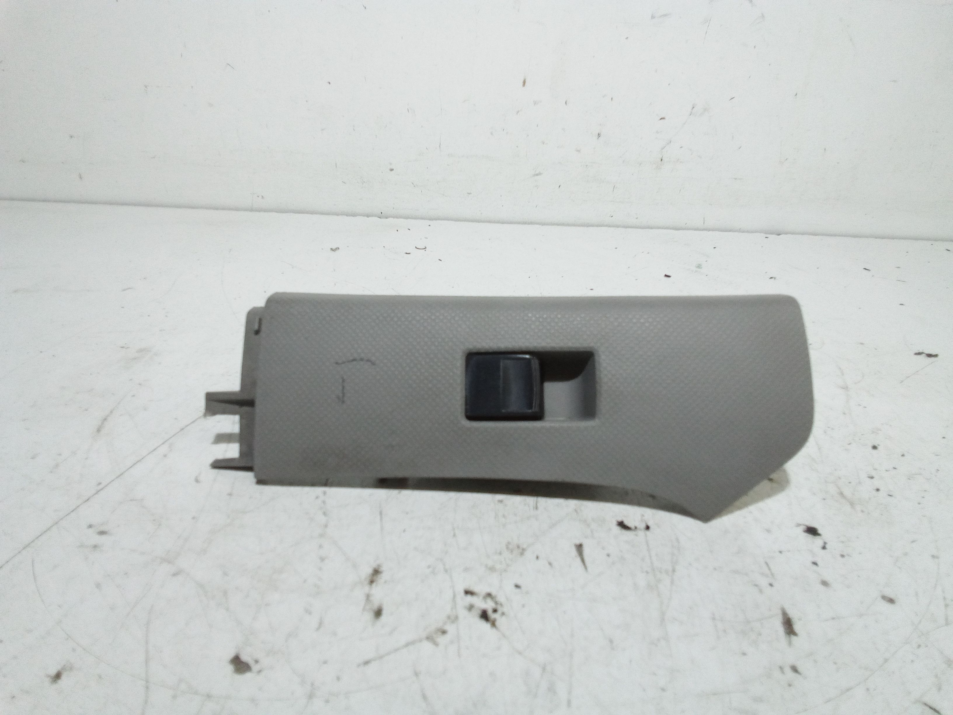 Interruttore Alzacristalli Porta Ant. Destro Usato