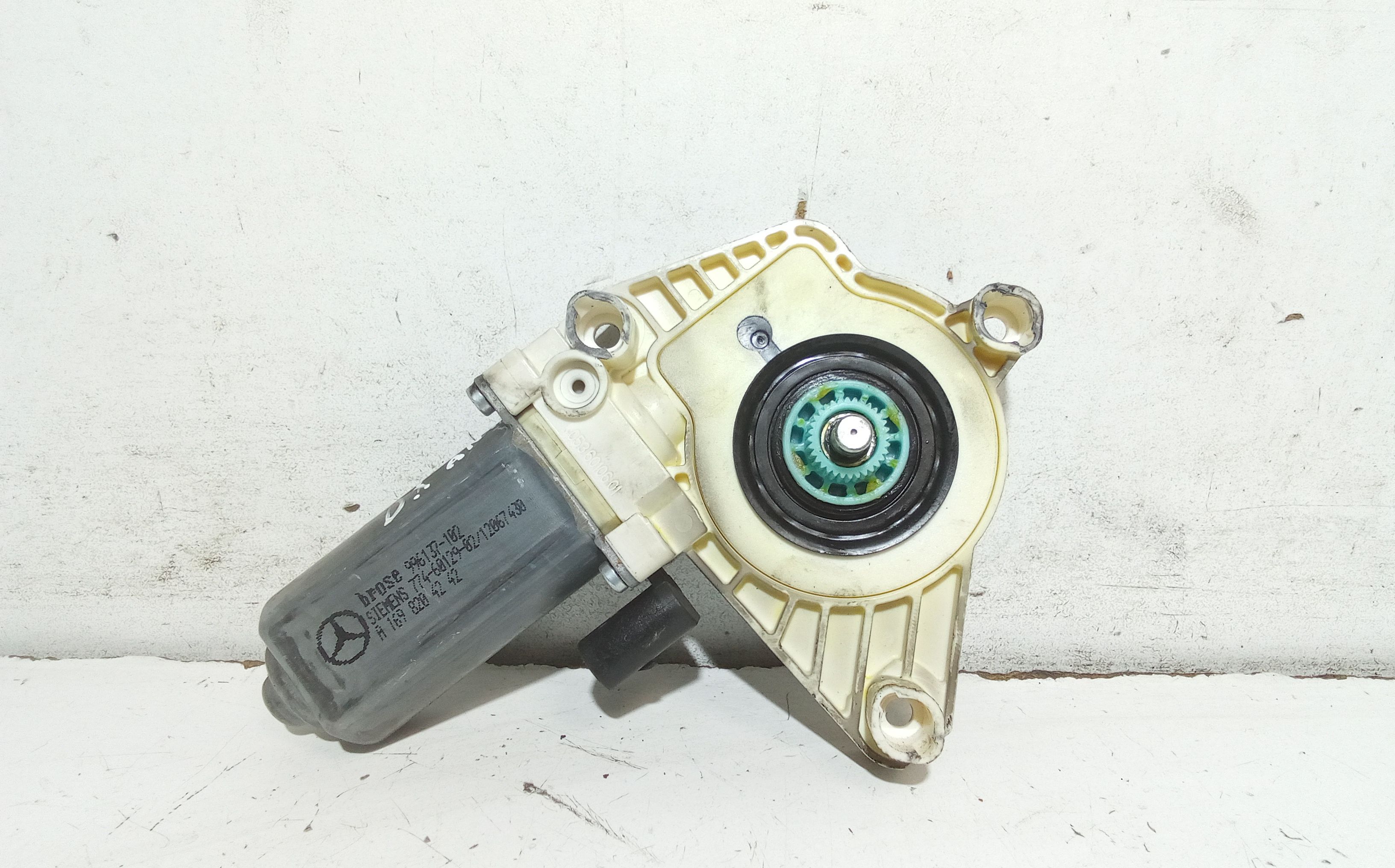 Motorino Alzacristallo Porta Ant. Destro A1698201642 Usato