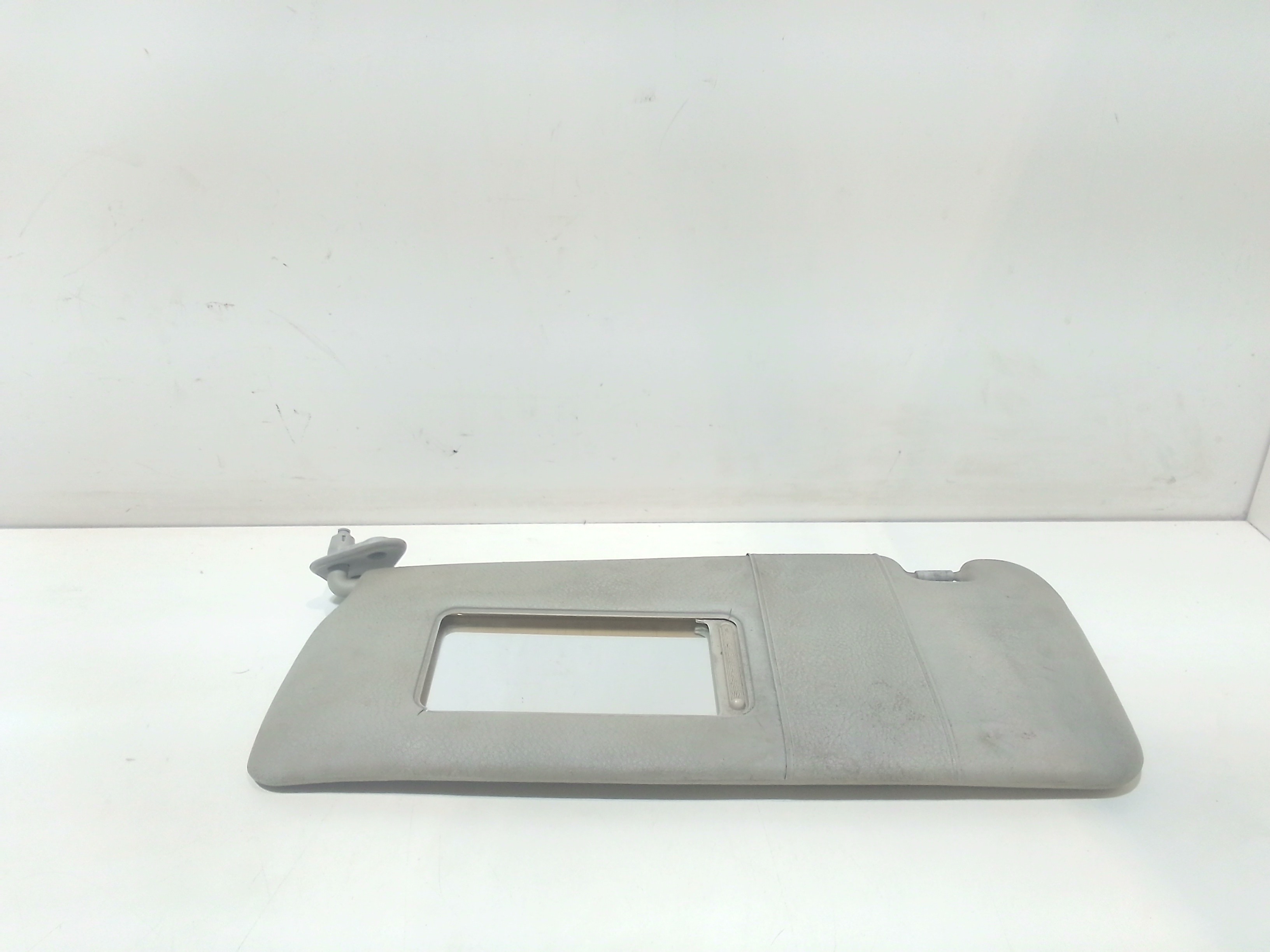 Aletta Parasole Parabrezza Sinistro 51162699047 Usato