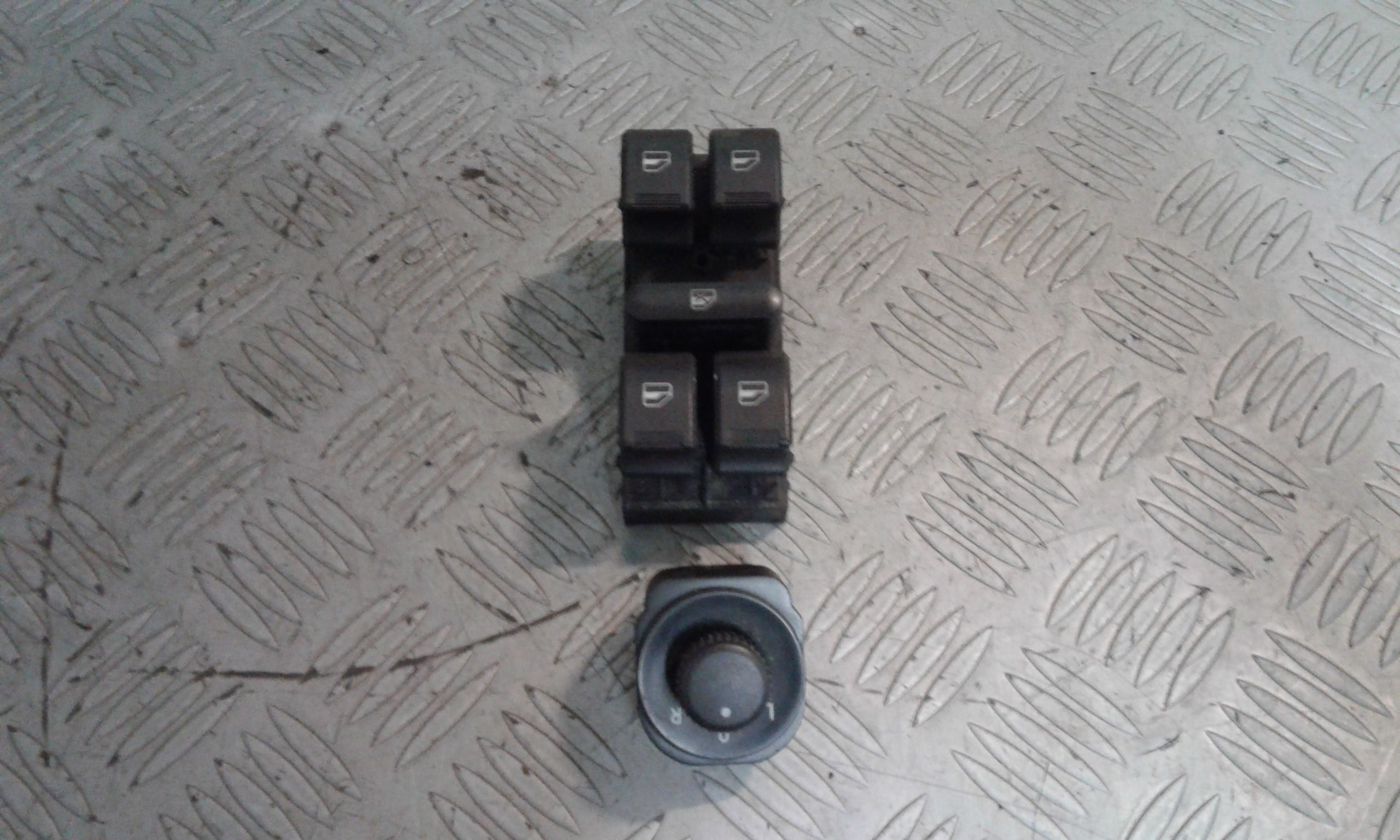 Interruttore Alzacristalli Porta Ant. Sinistro Usato