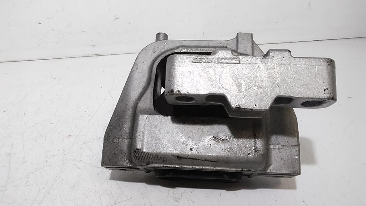 Piastra Alloggiamento Supporto Motore (Con Eventuale Bielletta O Tirante Associato) Usato