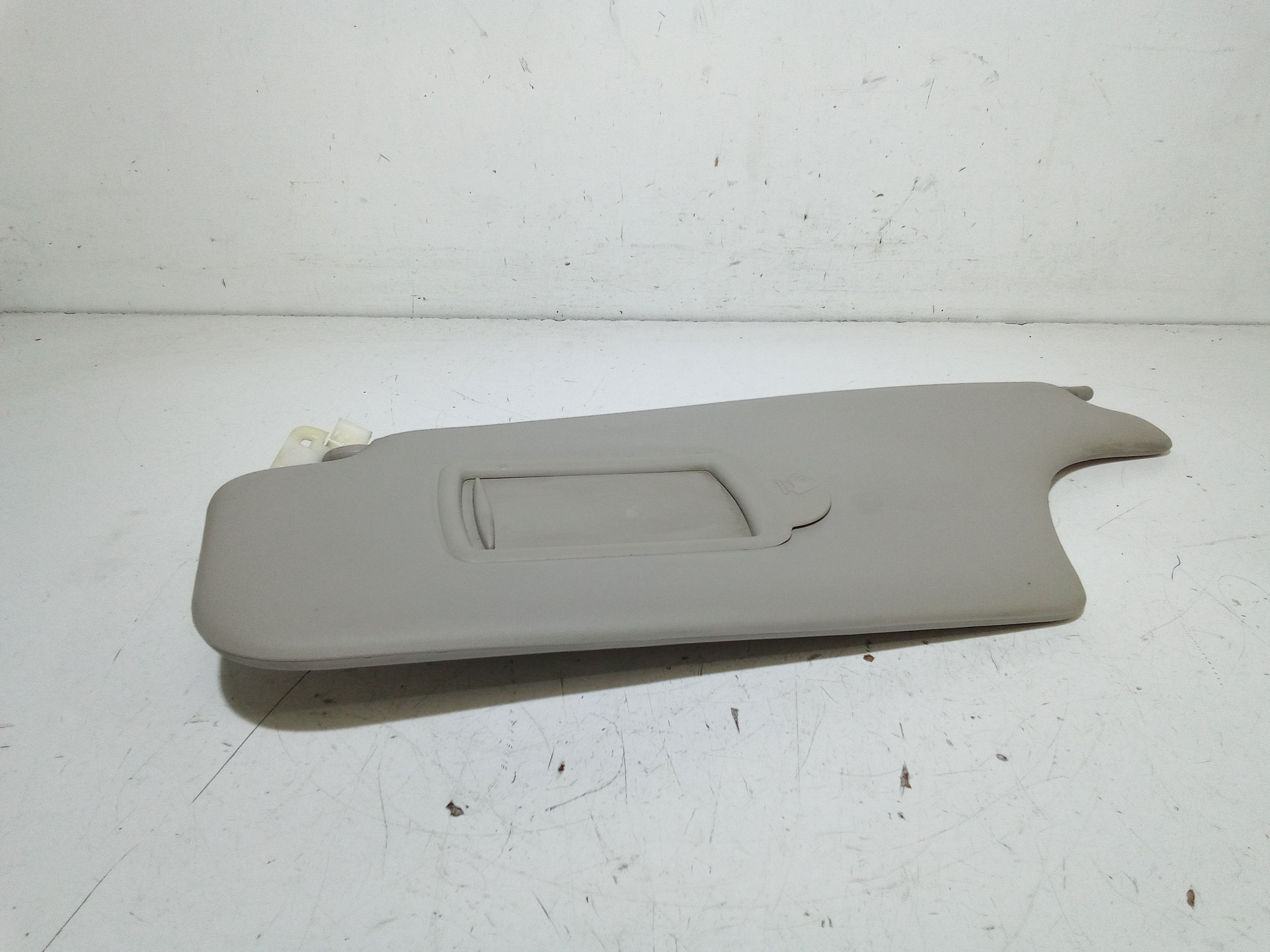 Aletta Parasole Parabrezza Sinistro 8200329035 Usato