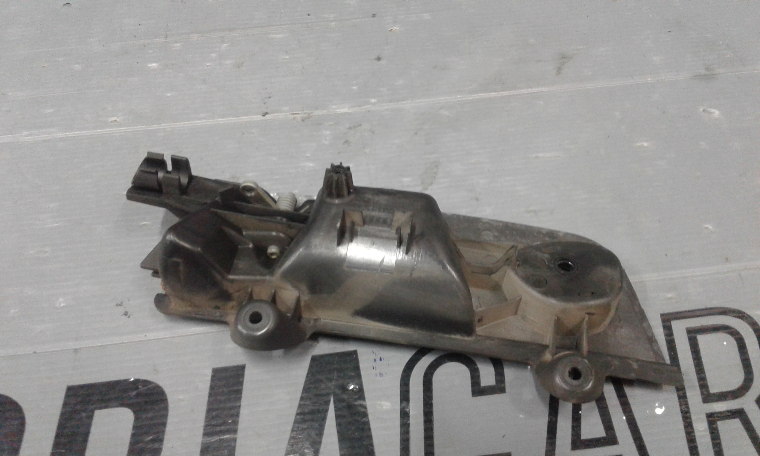 Maniglia Int. Apertura Porta Post. Sinistro 8E0839019C27X Usato