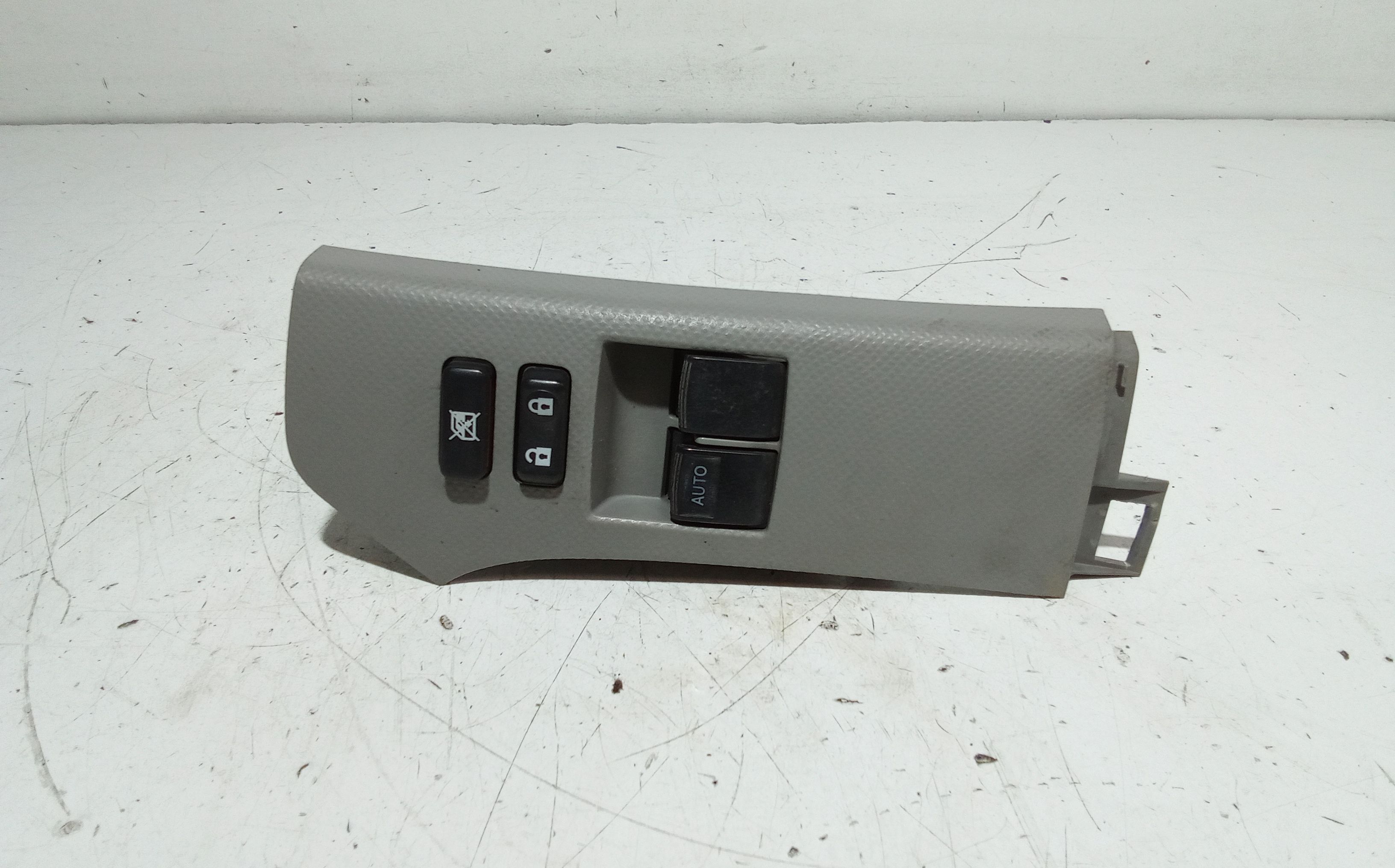 Interruttore Alzacristalli Porta Ant. Sinistro Usato