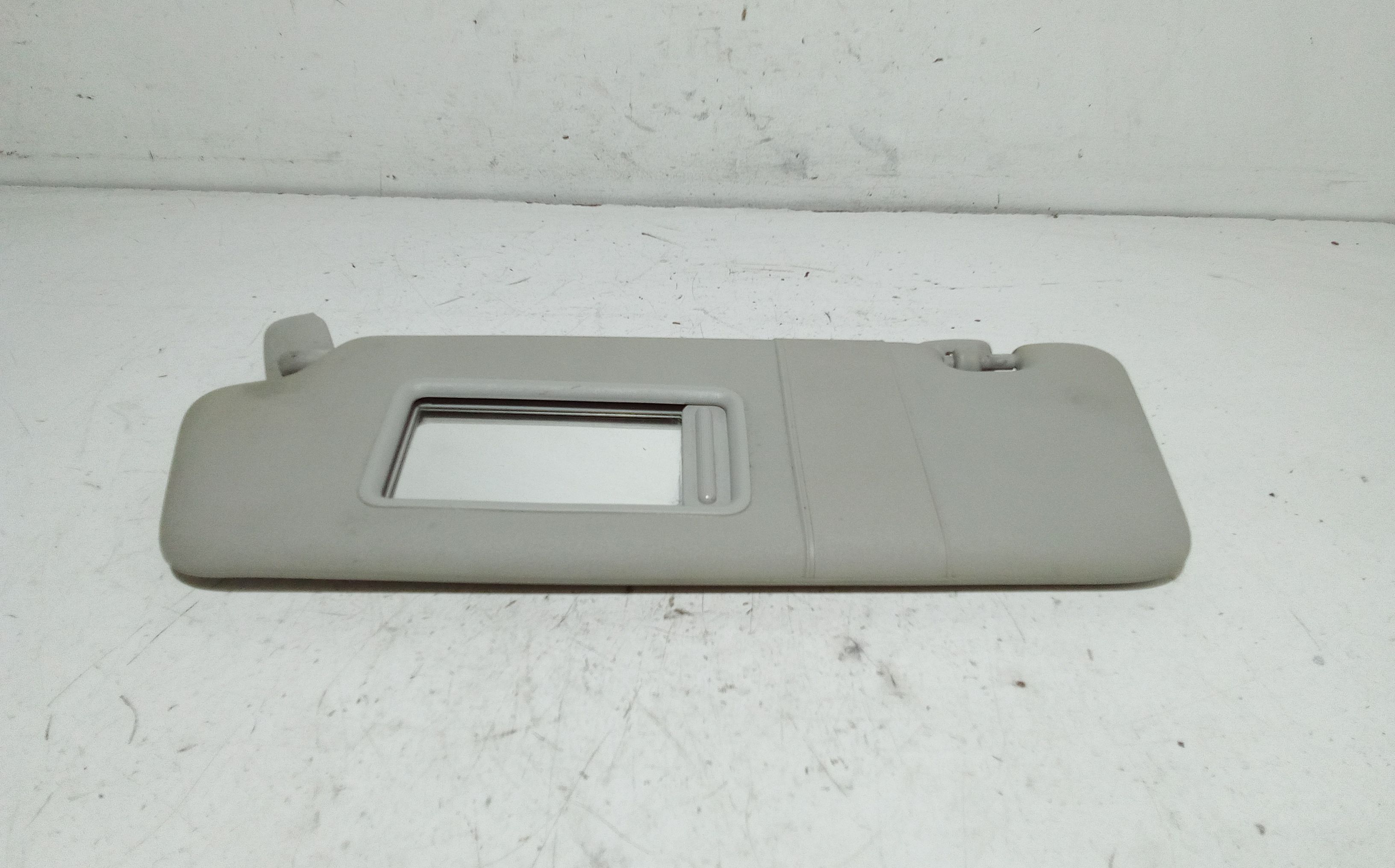 Aletta Parasole Parabrezza Sinistro 8P0857551AE5B9 Usato