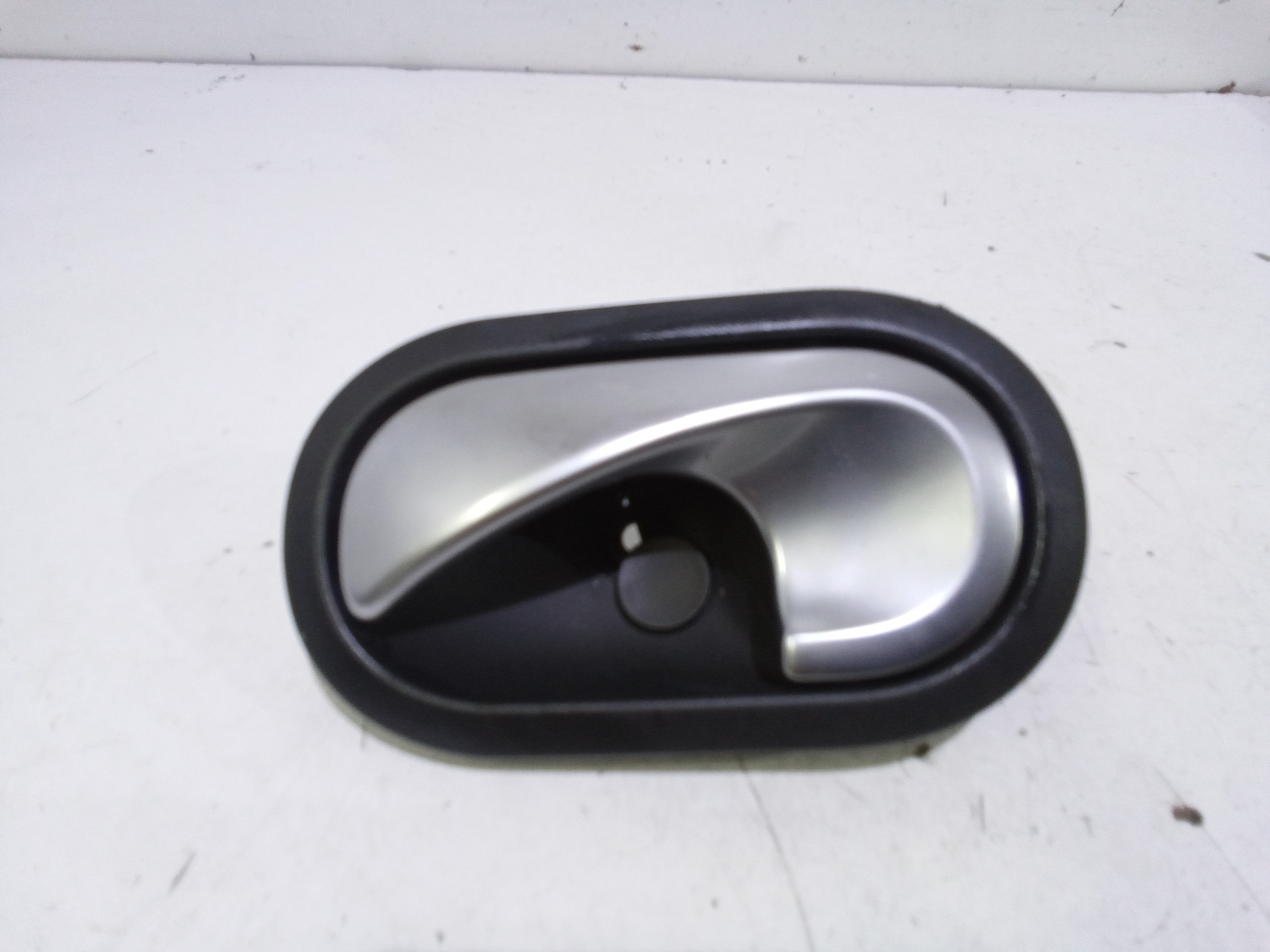 Maniglia Int. Apertura Porta Ant. Sinistro 8200028487 Usato