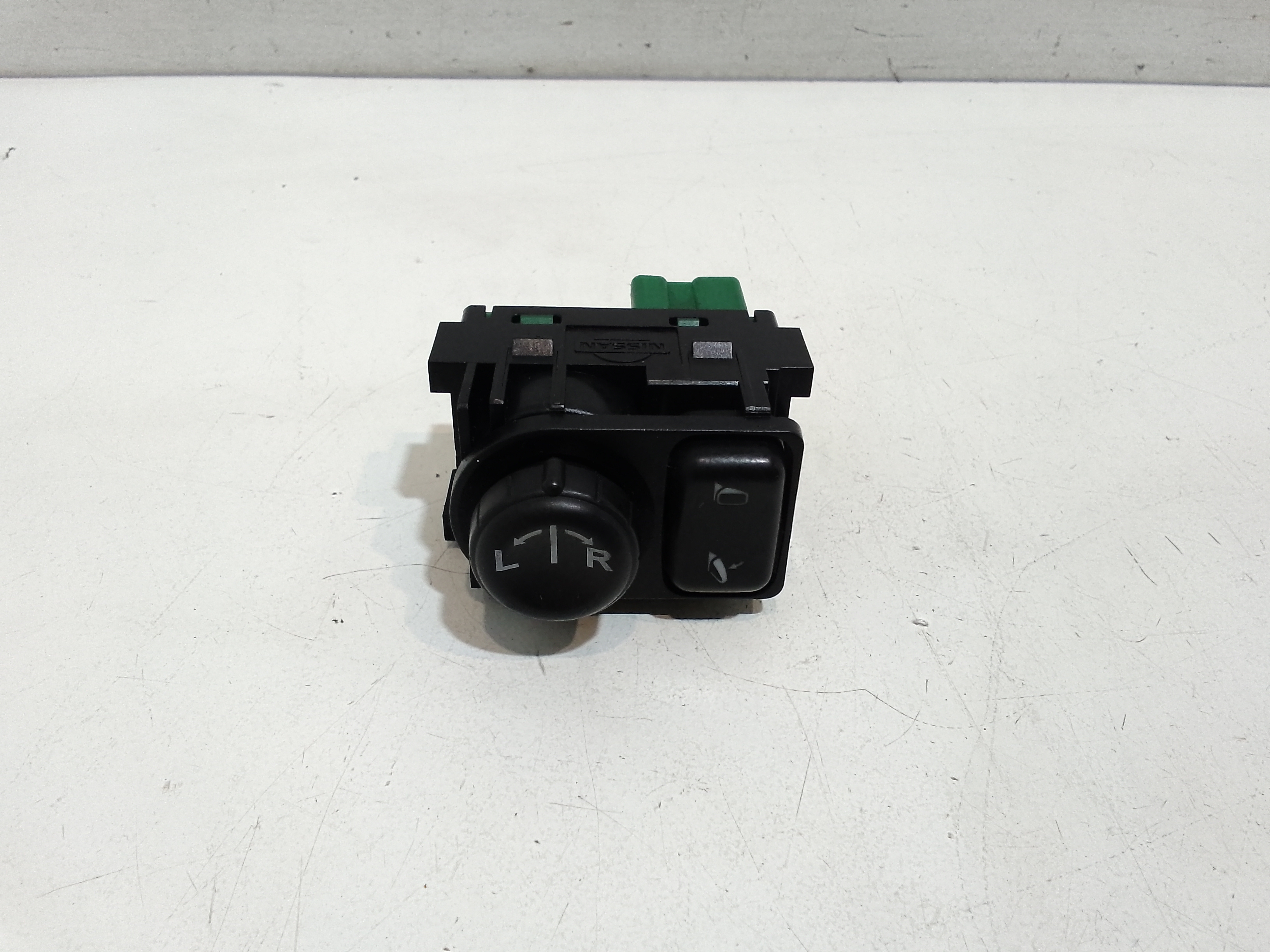 Interruttore Regolazione Retrovisore Est. 25570JD00A Usato