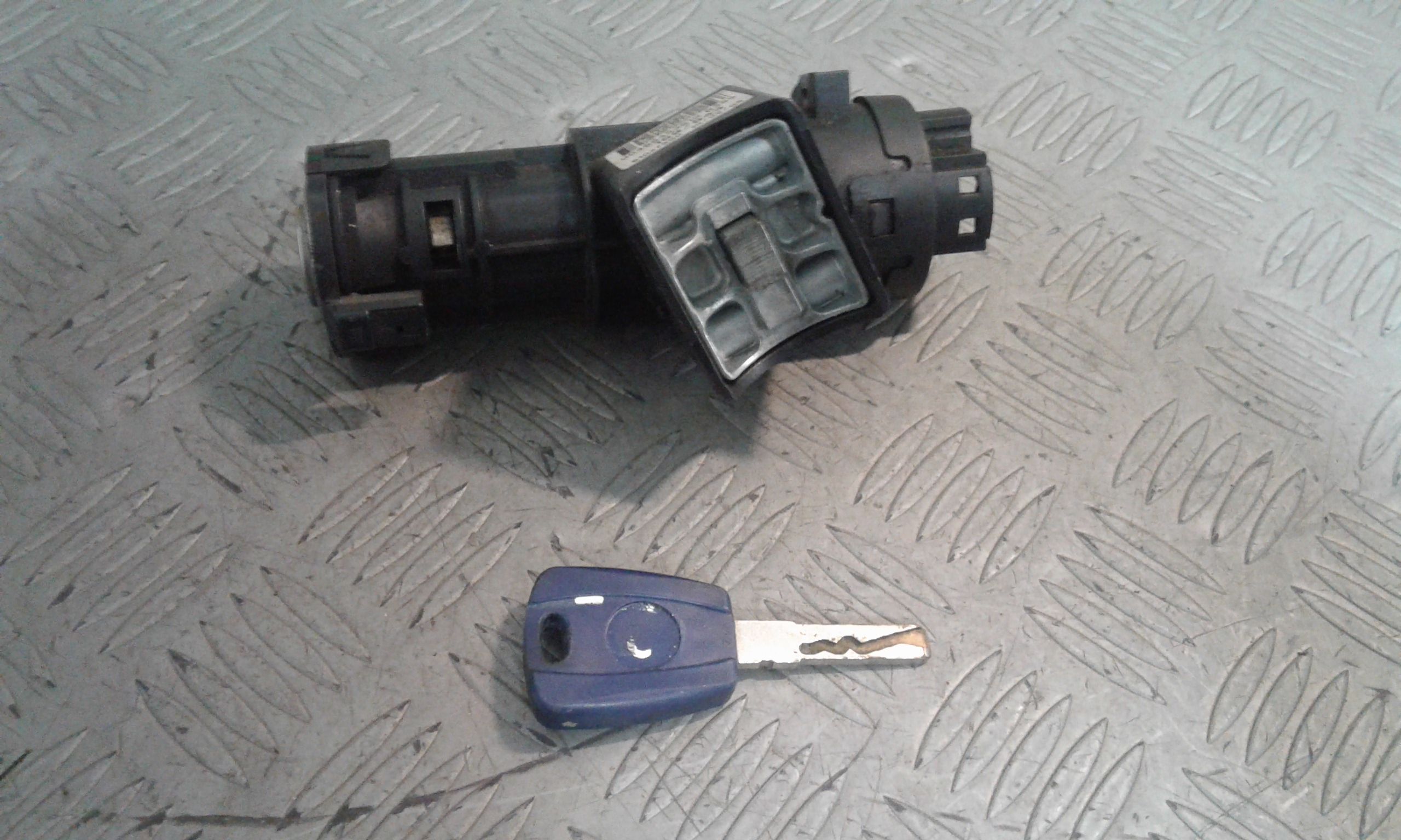 Commutatore Avviamento Con Cilindretti Serrature Usato