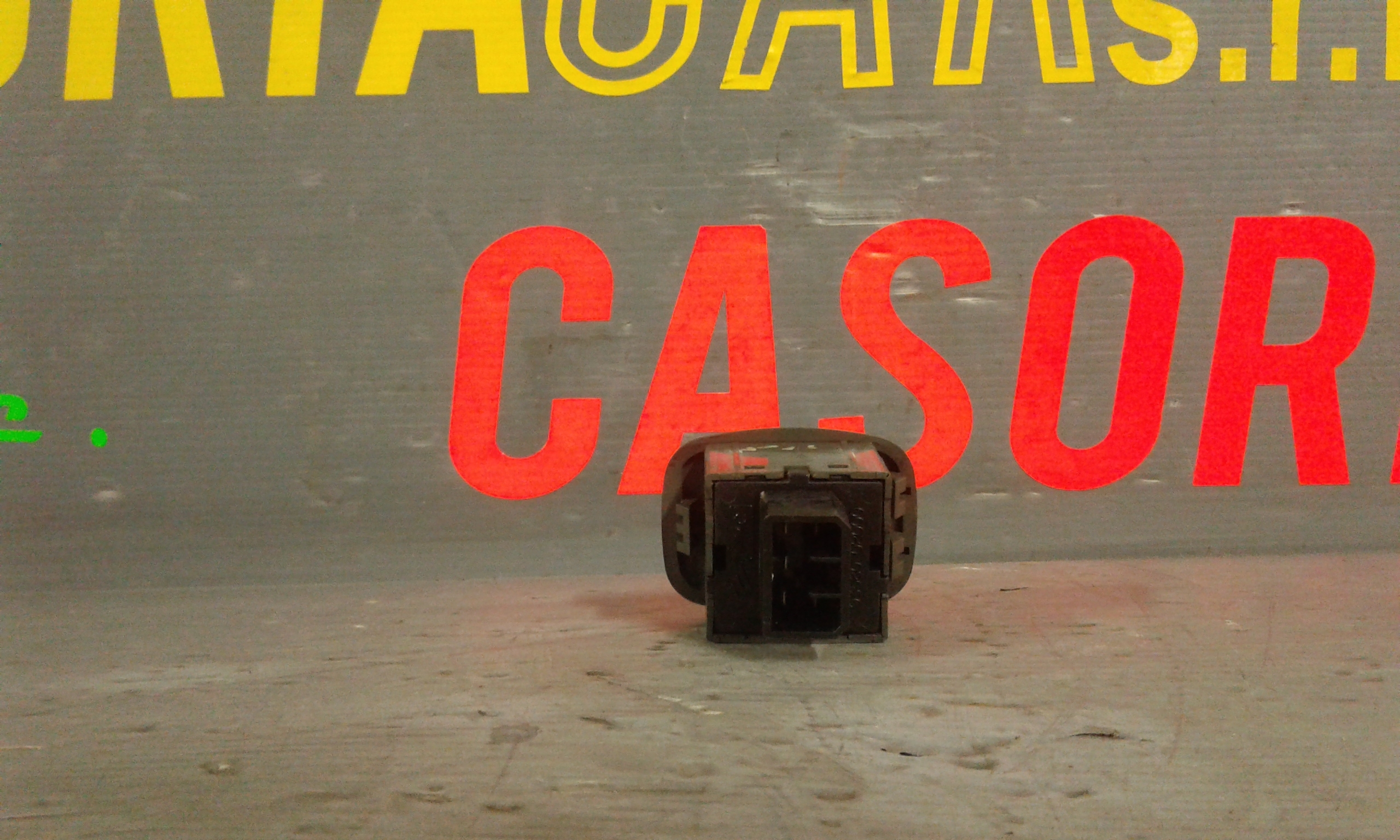 Interruttore Alzacristalli Porta Ant. Destro Usato