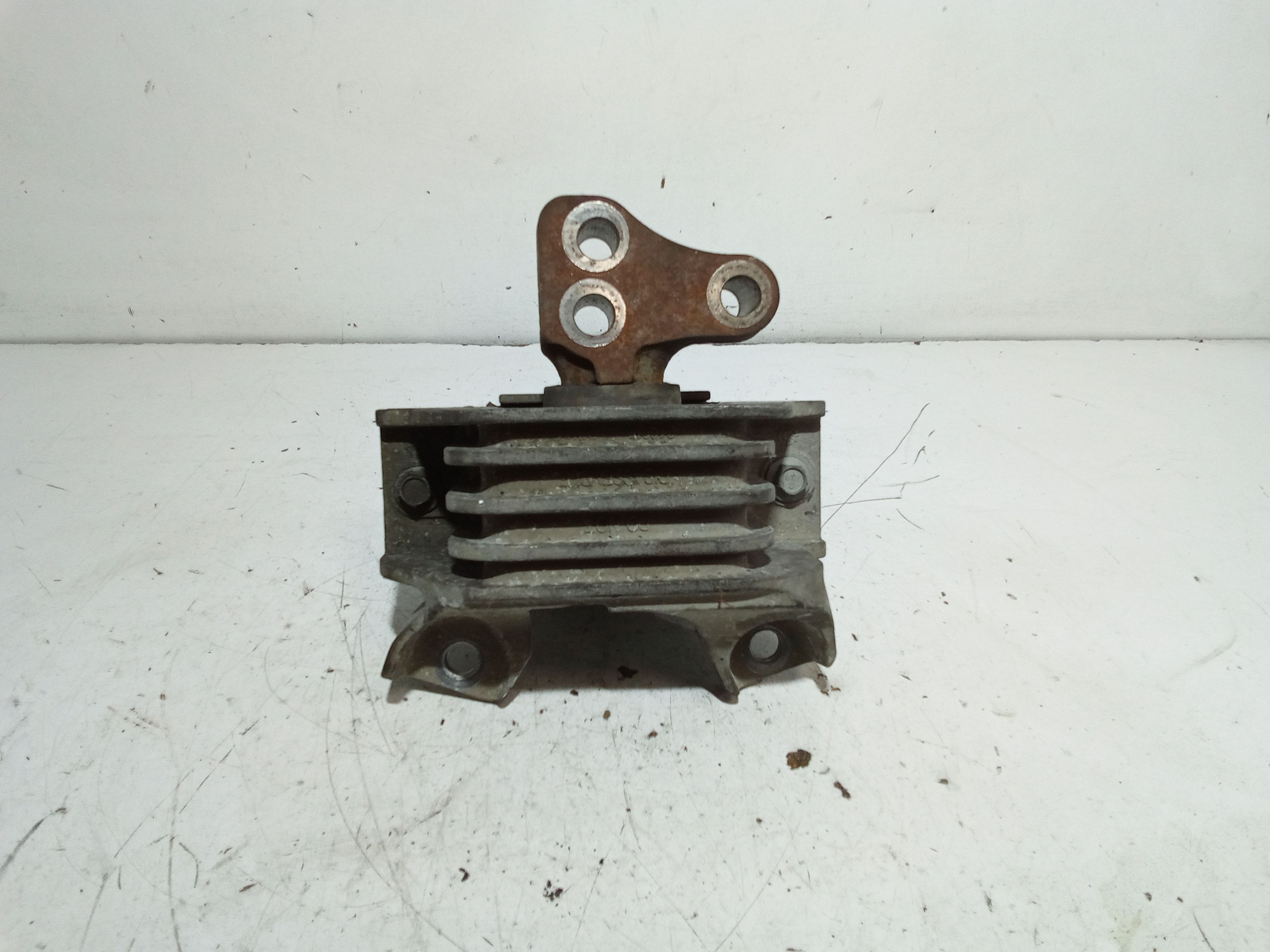 Piastra Alloggiamento Supporto Motore (Con Eventuale Bielletta O Tirante Associato) Usato