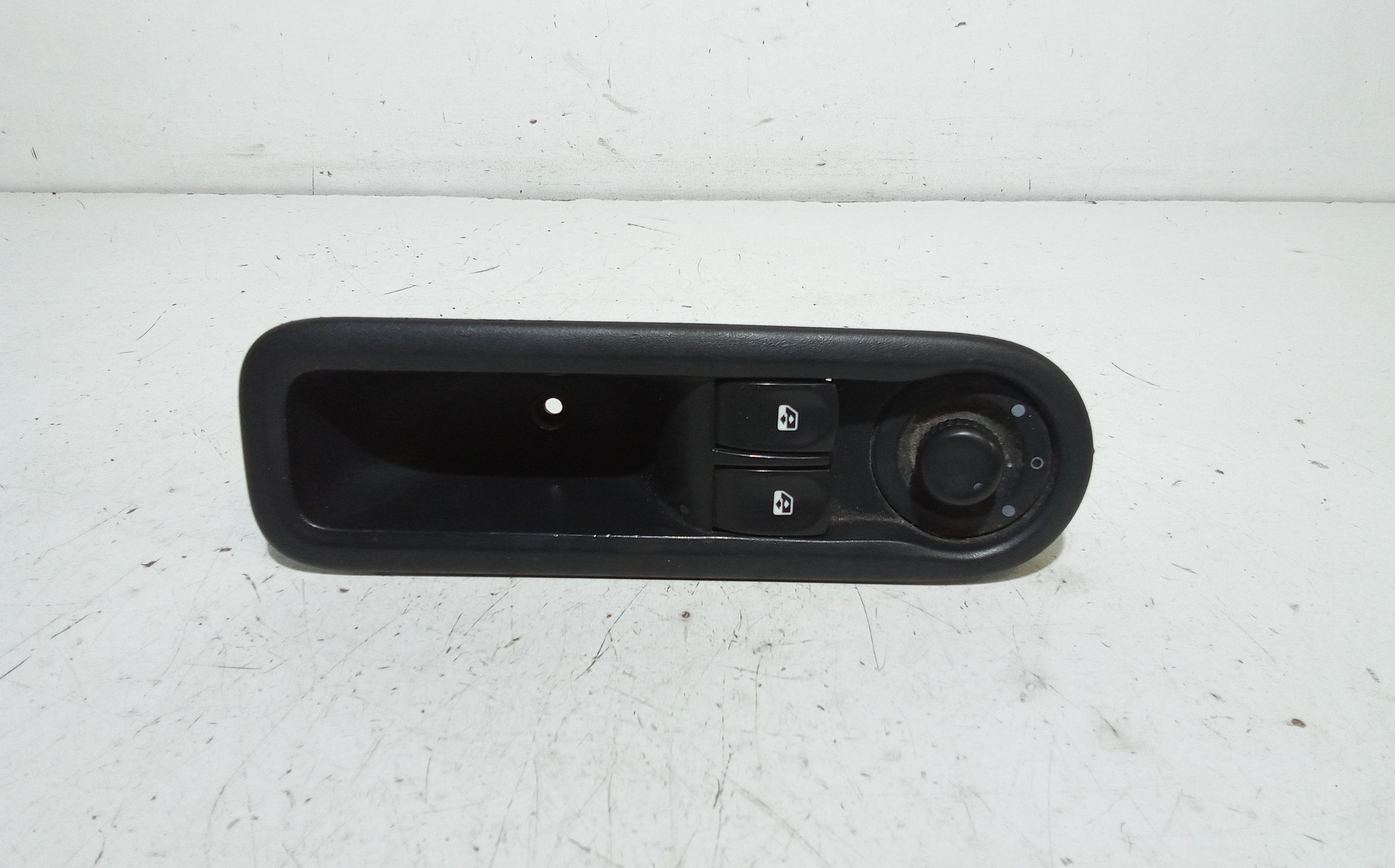 Interruttore Alzacristalli Porta Ant. Sinistro 8200214939 Usato