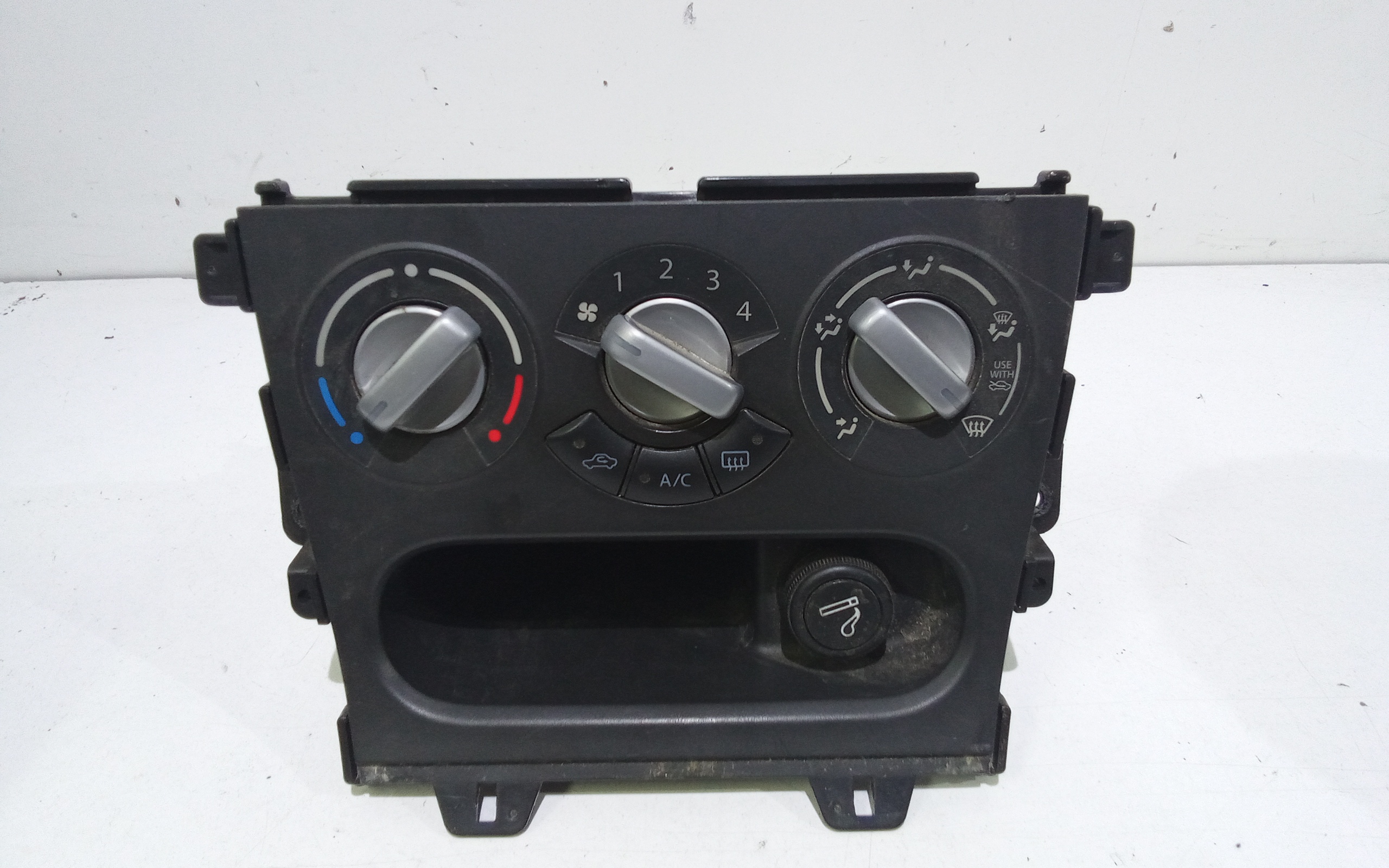 Blocco Comando Climatizzazione 7440051K00EZR Usato