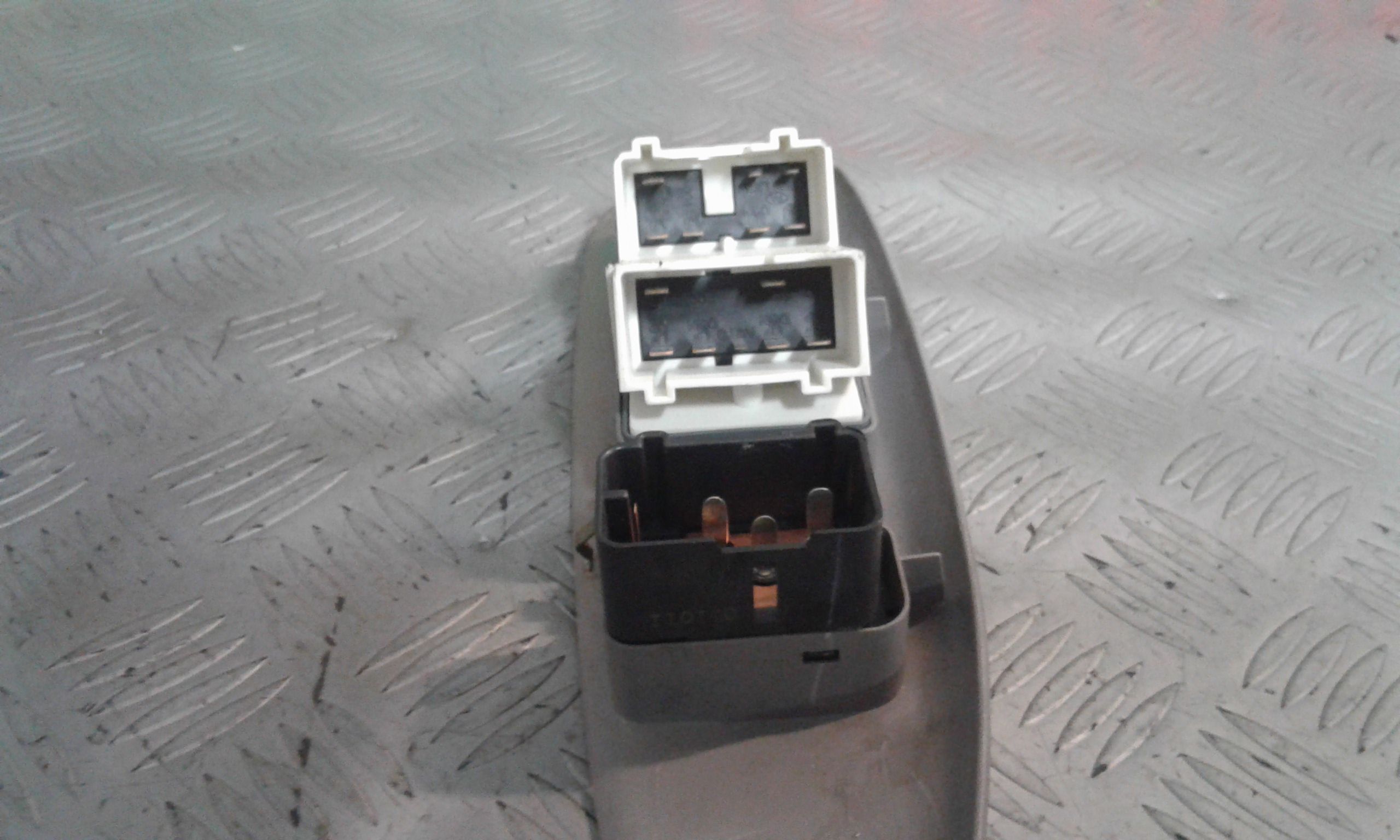 Interruttore Alzacristalli Porta Ant. Sinistro Usato