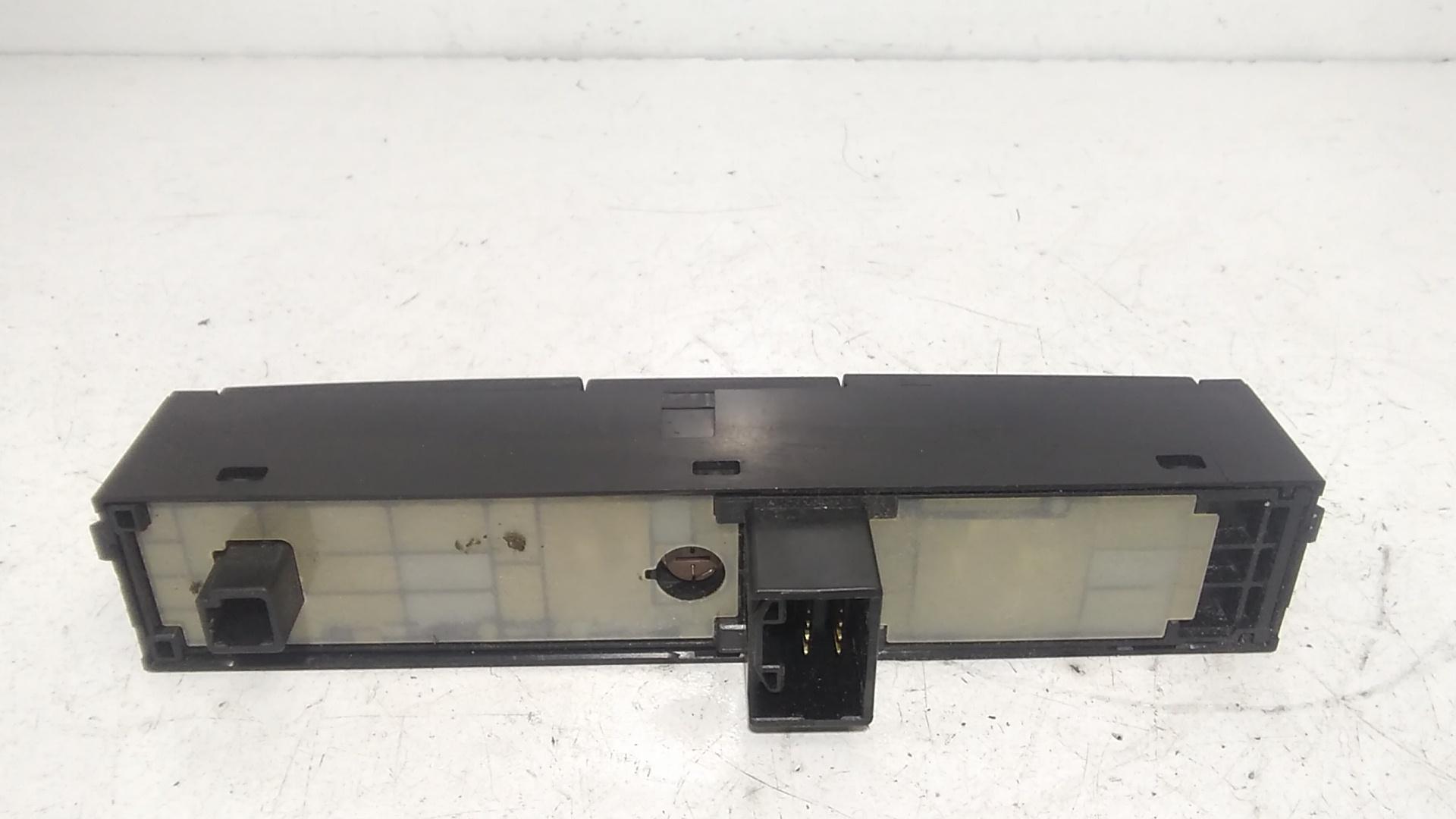 Interruttore Luci Emergenza 843320F020 Usato