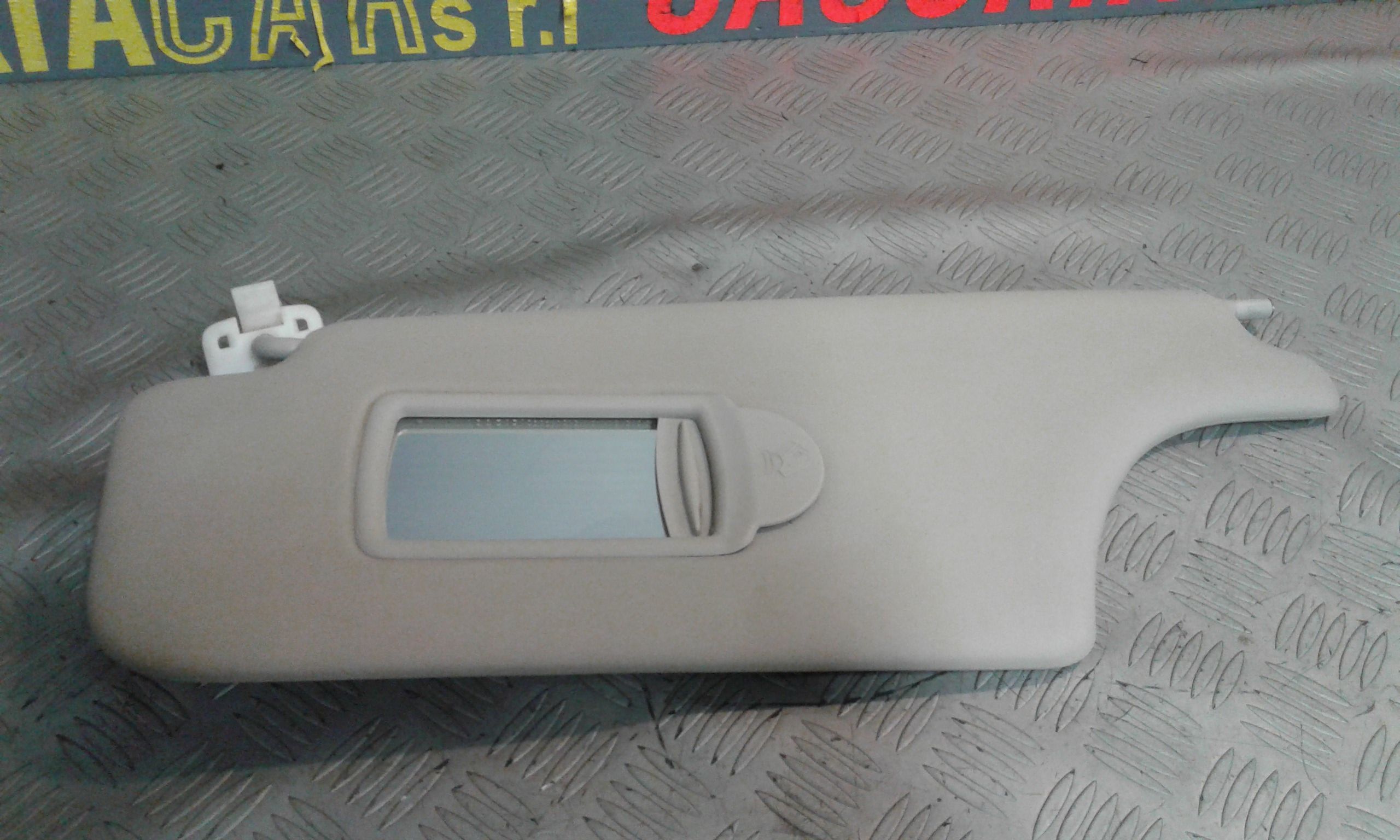 Aletta Parasole Parabrezza Sinistro 8200329035 Usato