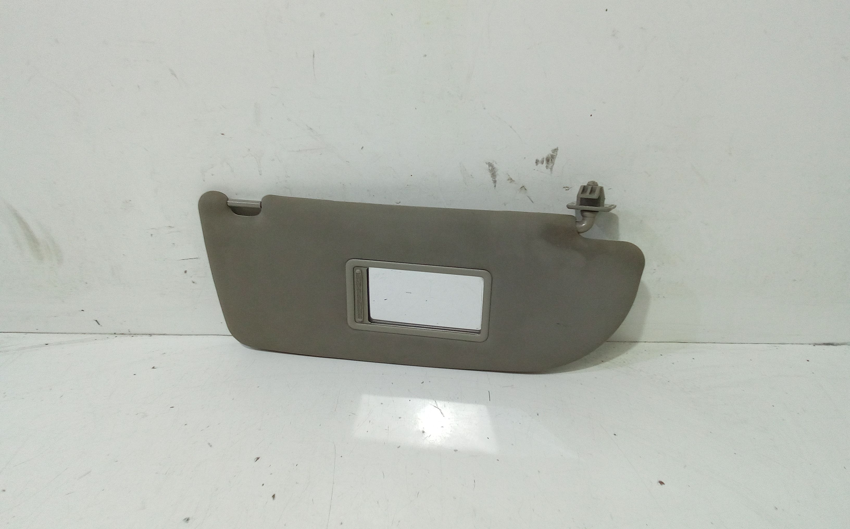 Aletta Parasole Parabrezza Destro 735314225 Usato