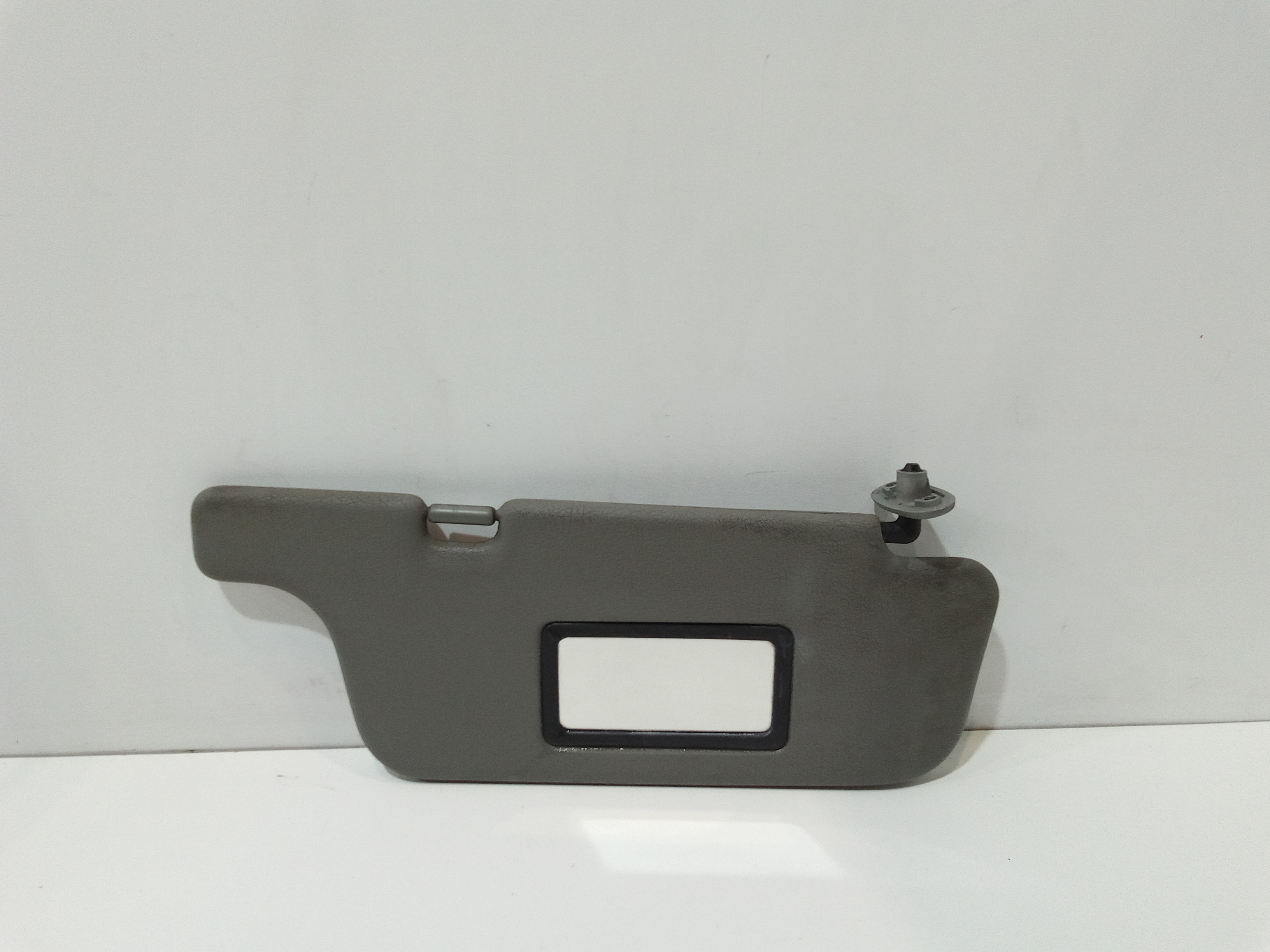 Aletta Parasole Parabrezza Destro 964001F570 Usato