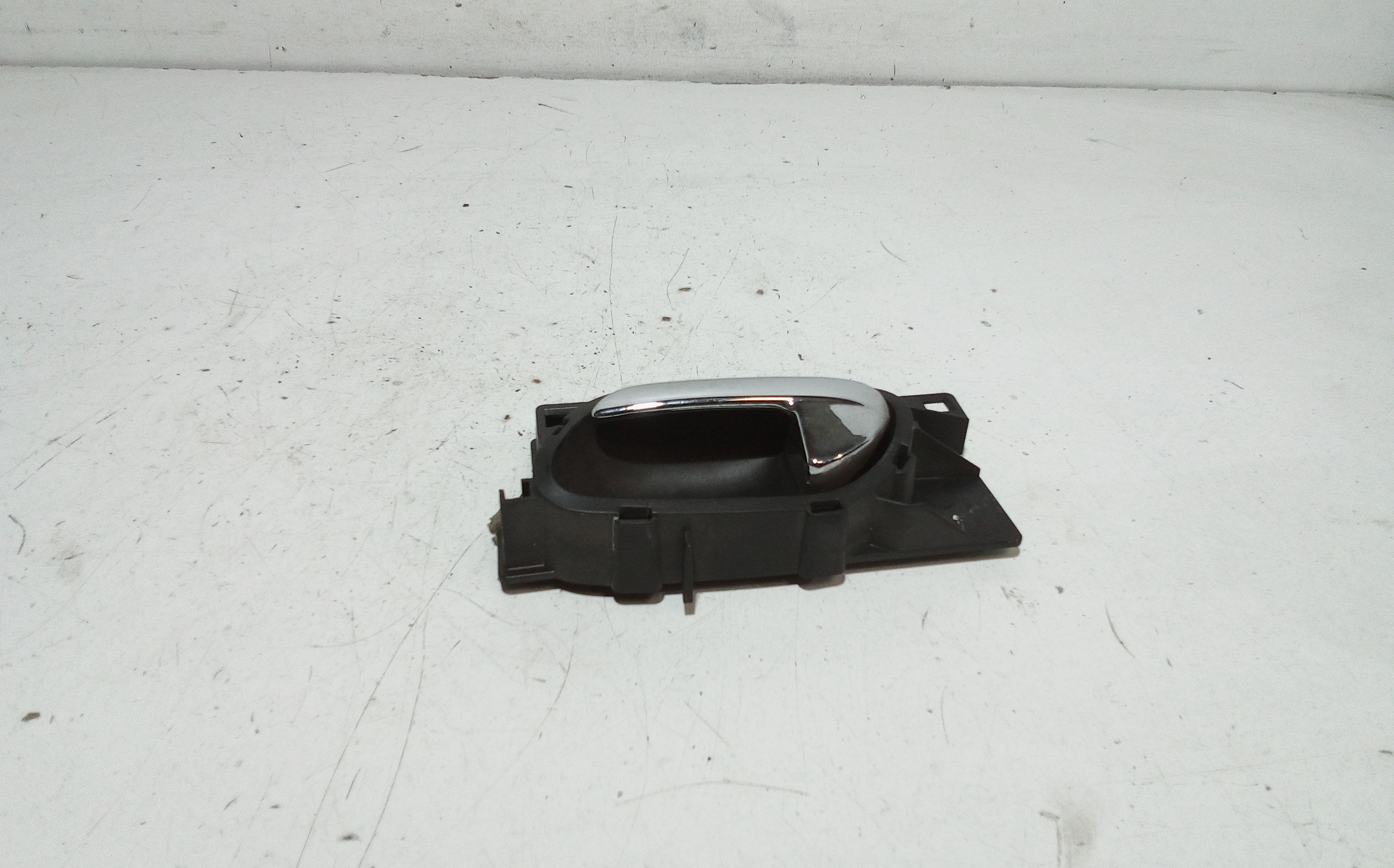 Maniglia Int. Apertura Porta Post. Sinistro 9143J9 Usato