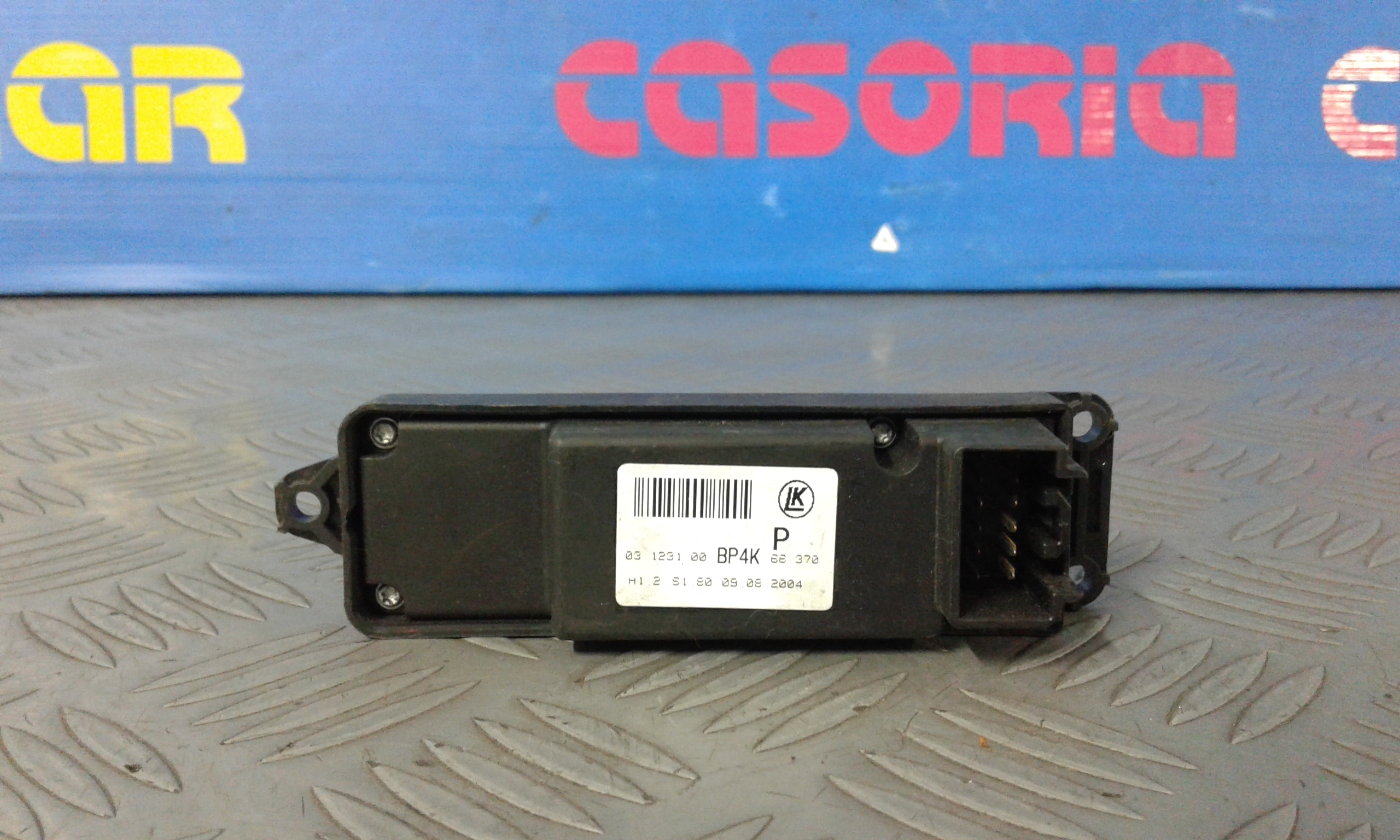 Interruttore Alzacristalli Porta Ant. Destro BP4K66370 Usato