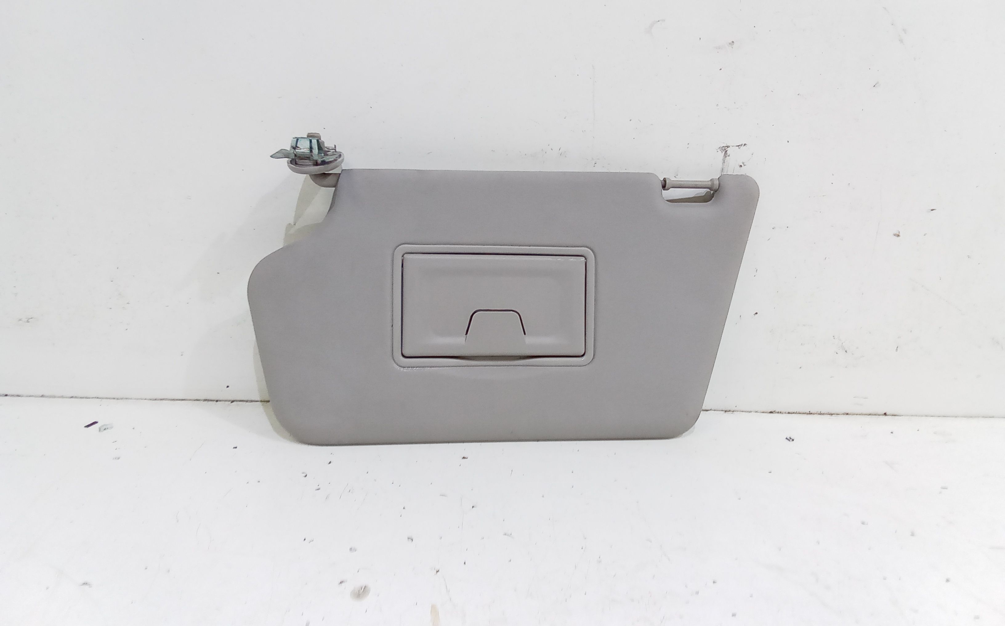 Aletta Parasole Parabrezza Sinistro DD106932094 Usato