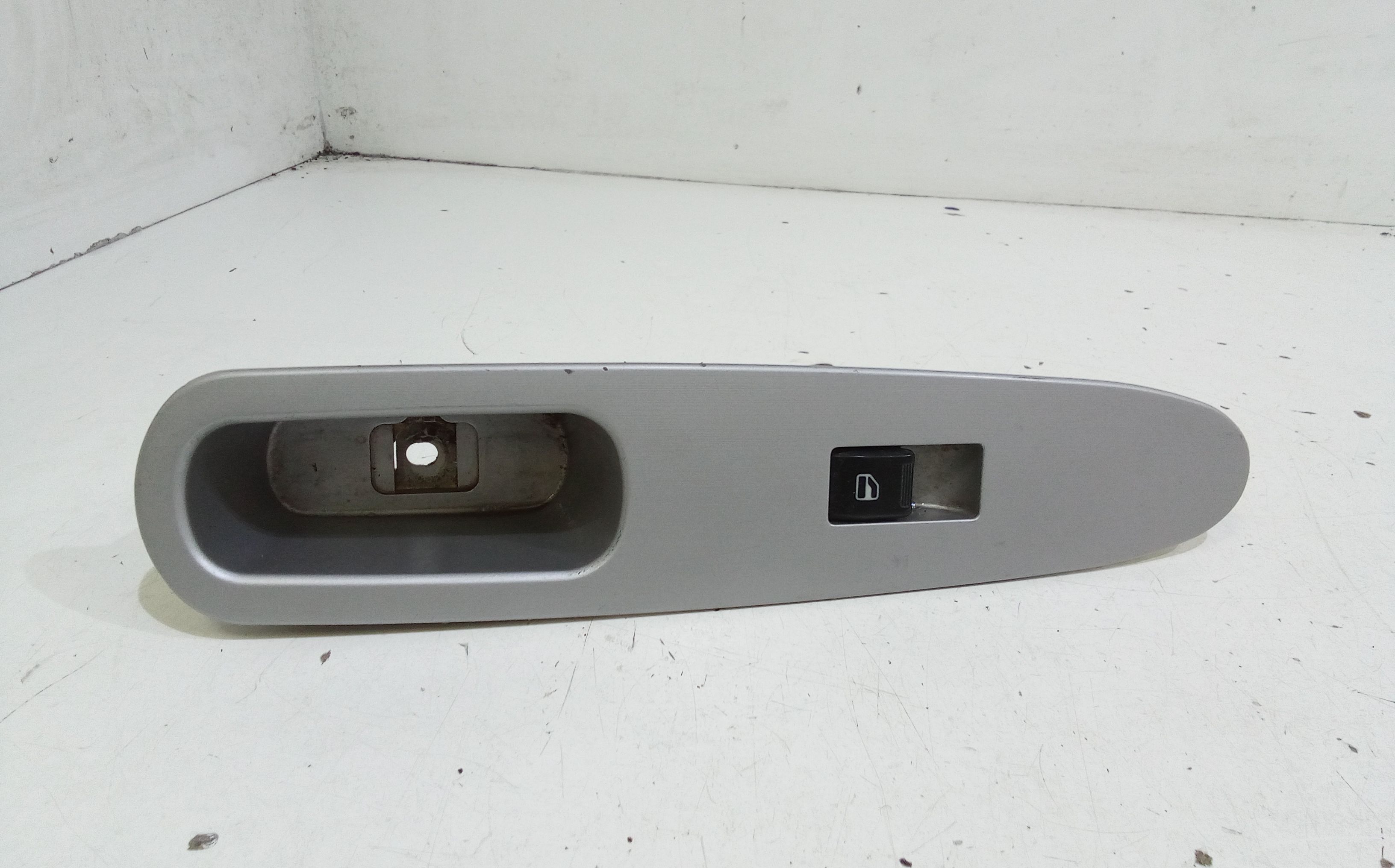 Interruttore Alzacristalli Porta Ant. Destro Usato