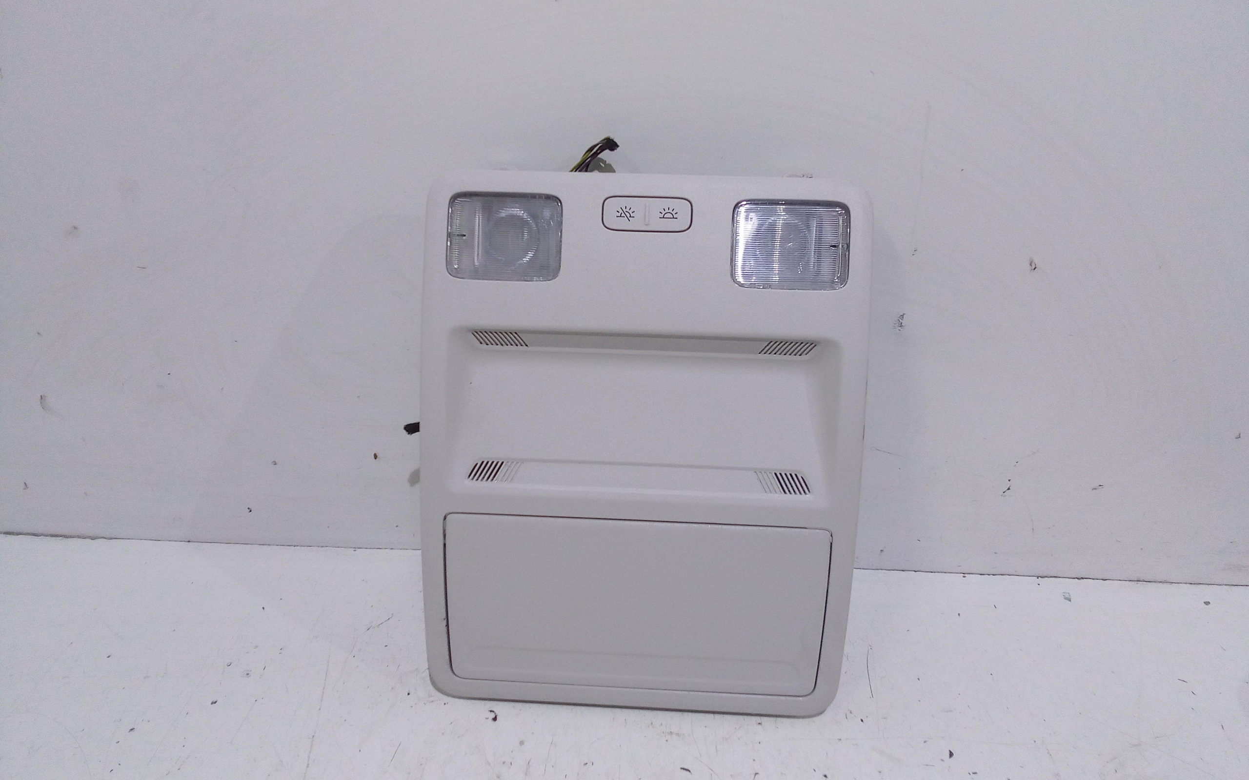 Luce Cortesia Ant. Tetto 2407738 Usato