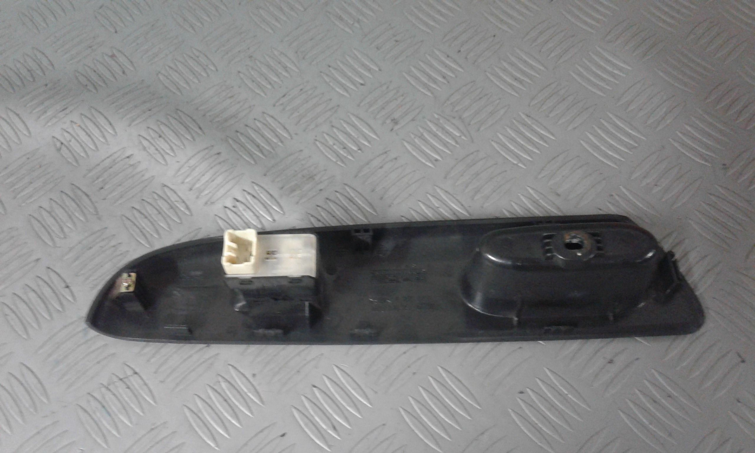 Interruttore Alzacristalli Porta Ant. Destro Usato