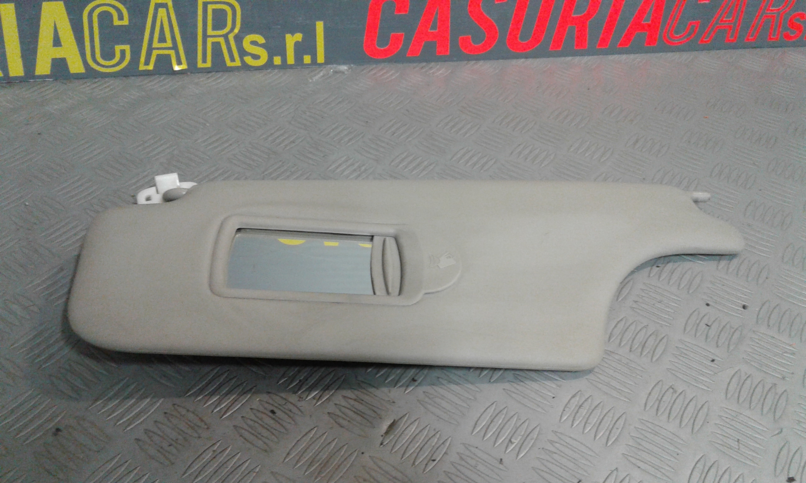 Aletta Parasole Parabrezza Sinistro 8200329035 Usato