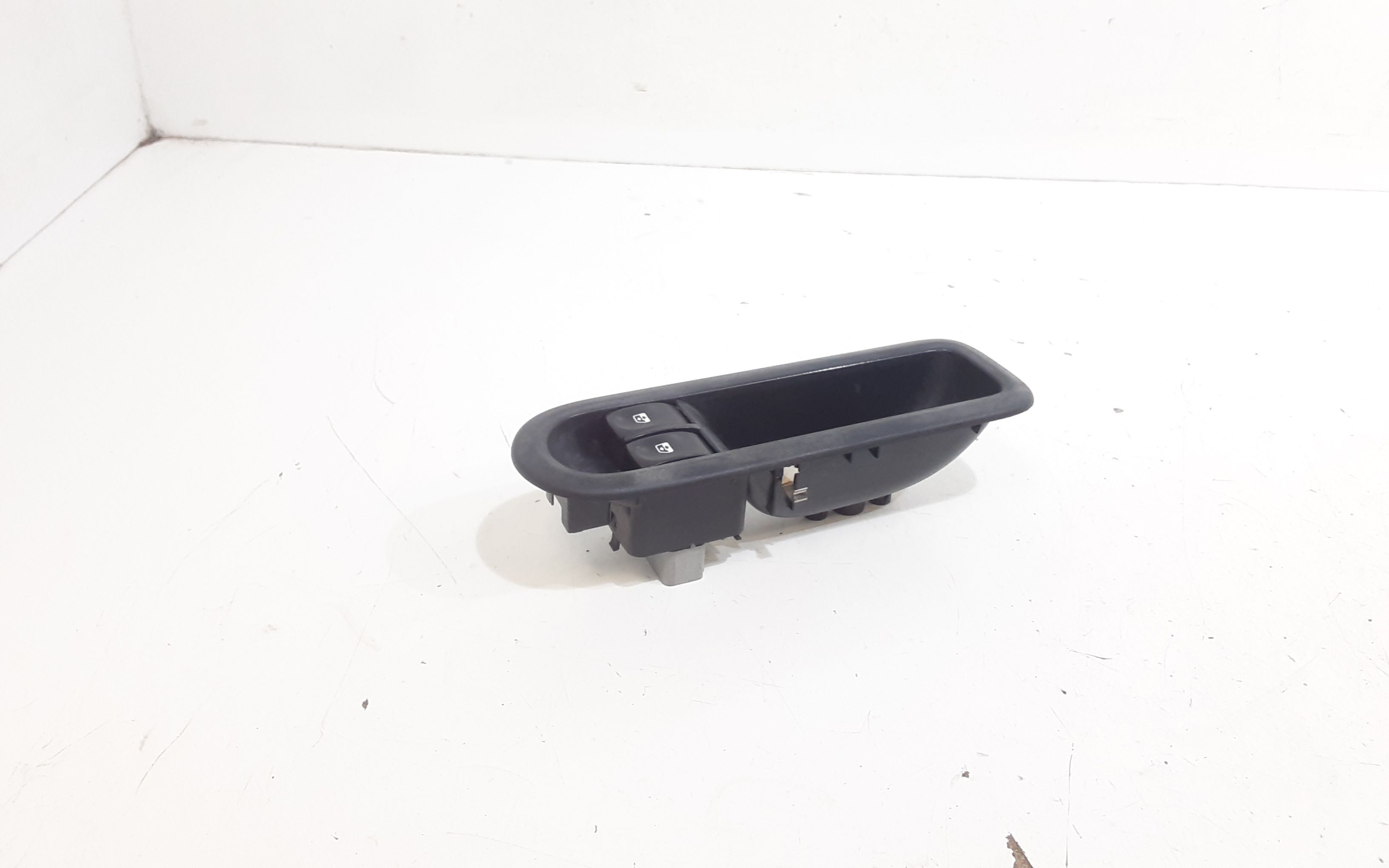 Interruttore Alzacristalli Porta Ant. Sinistro 8200214939 Usato