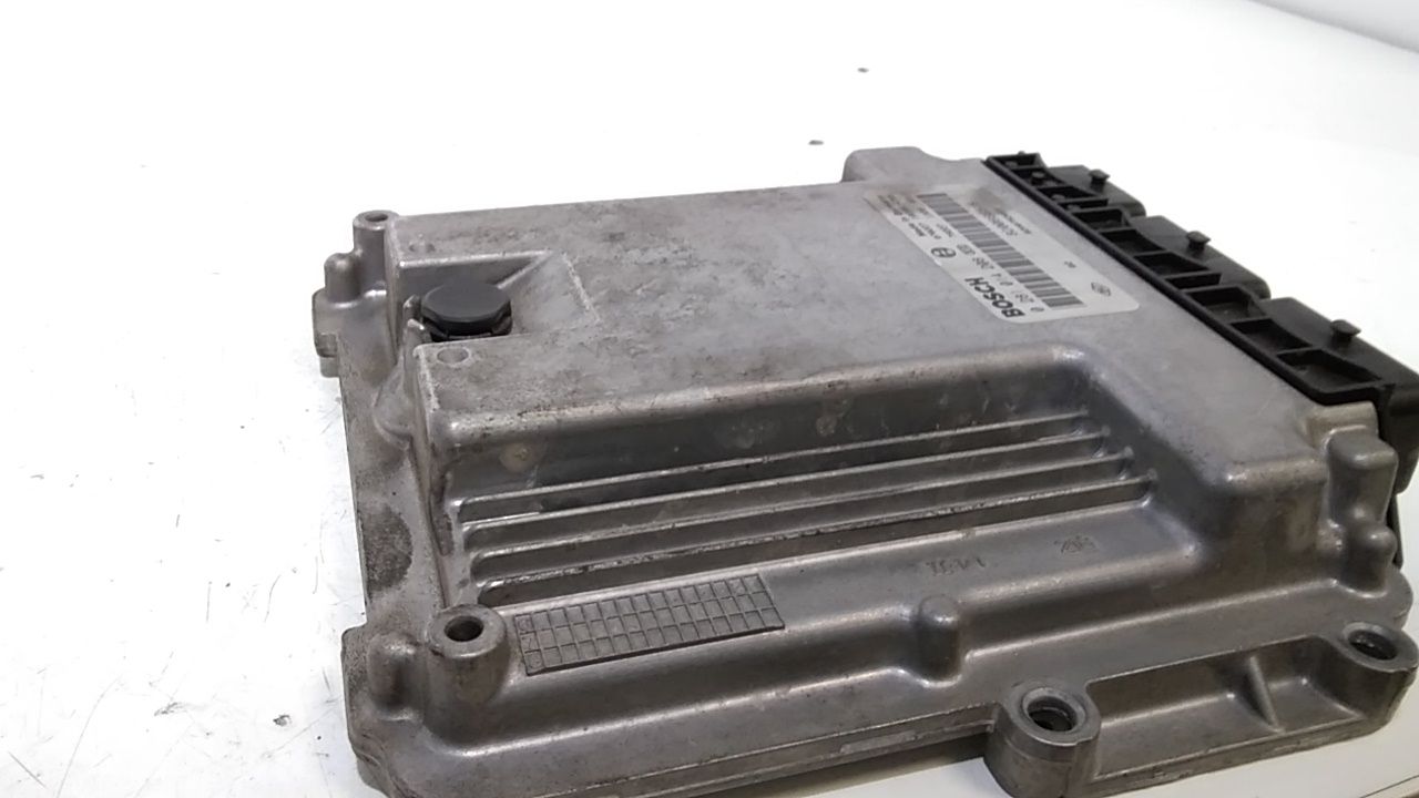 Centralina Iniezione (Bosch) 8200823728 0281014208 Usato