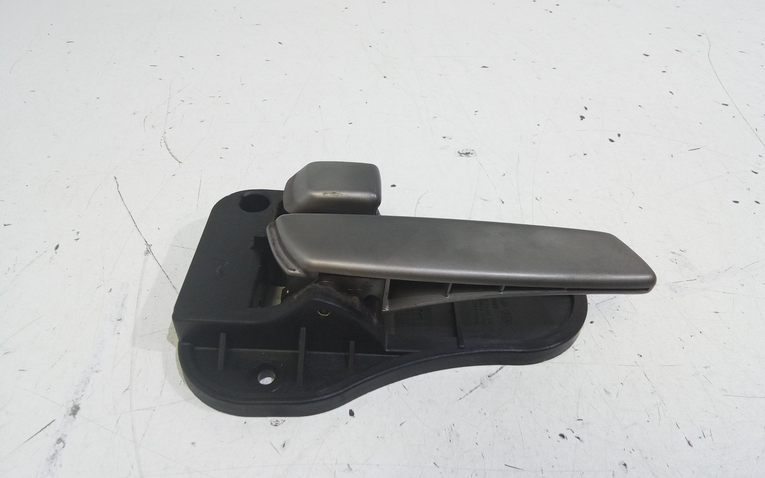 Maniglia Int. Apertura Porta Post. Sinistro 826101D000WK Usato