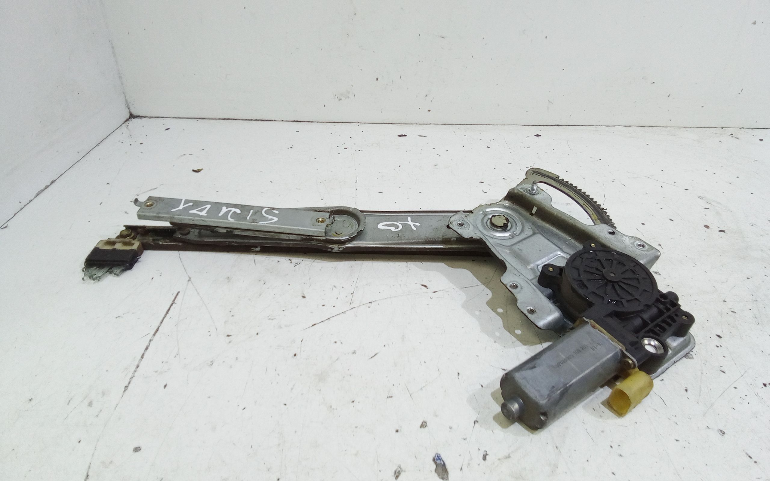 Alzacristallo Porta Ant. Destro 698100D010 Usato