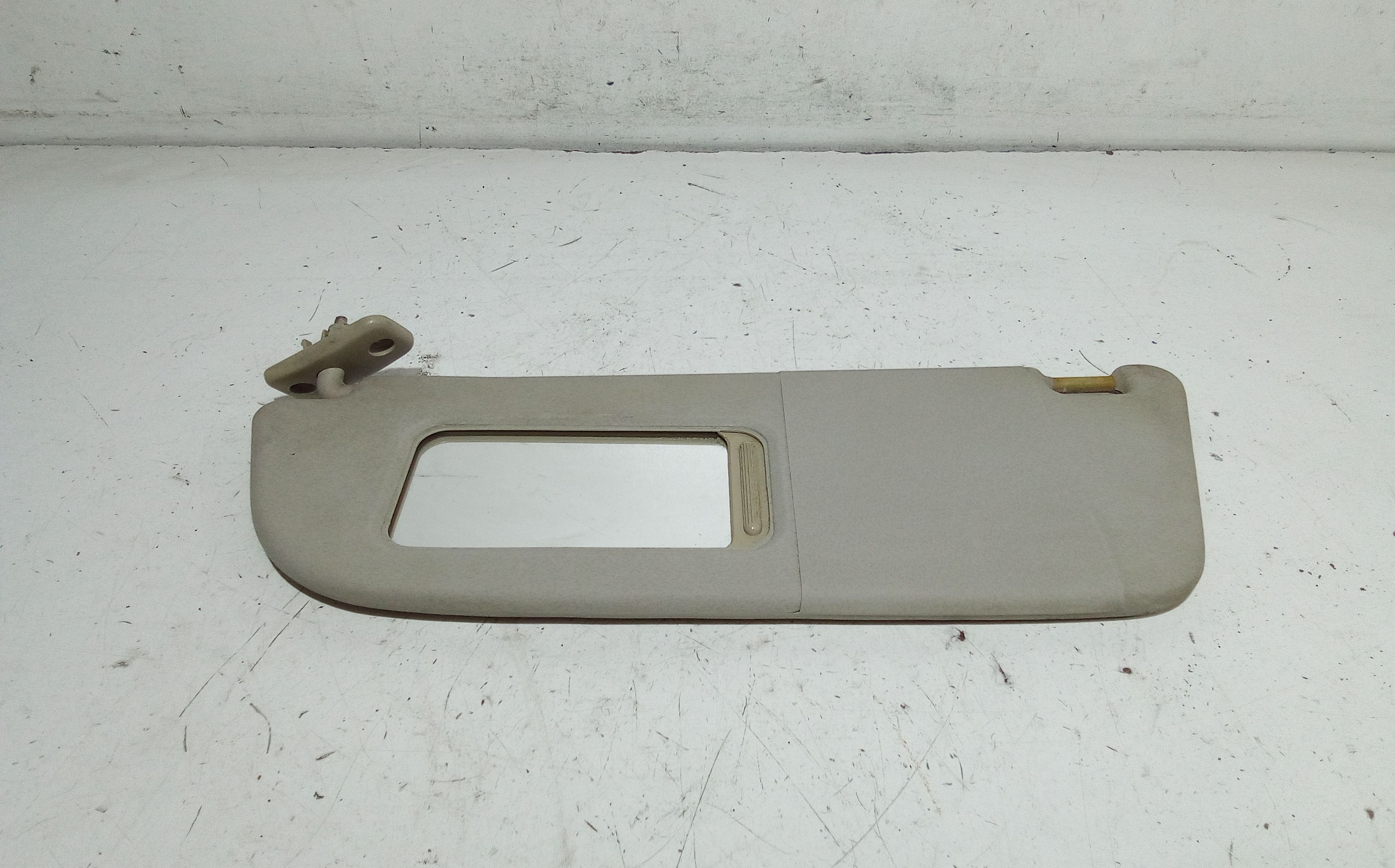 Aletta Parasole Parabrezza Sinistro 24409343 Usato