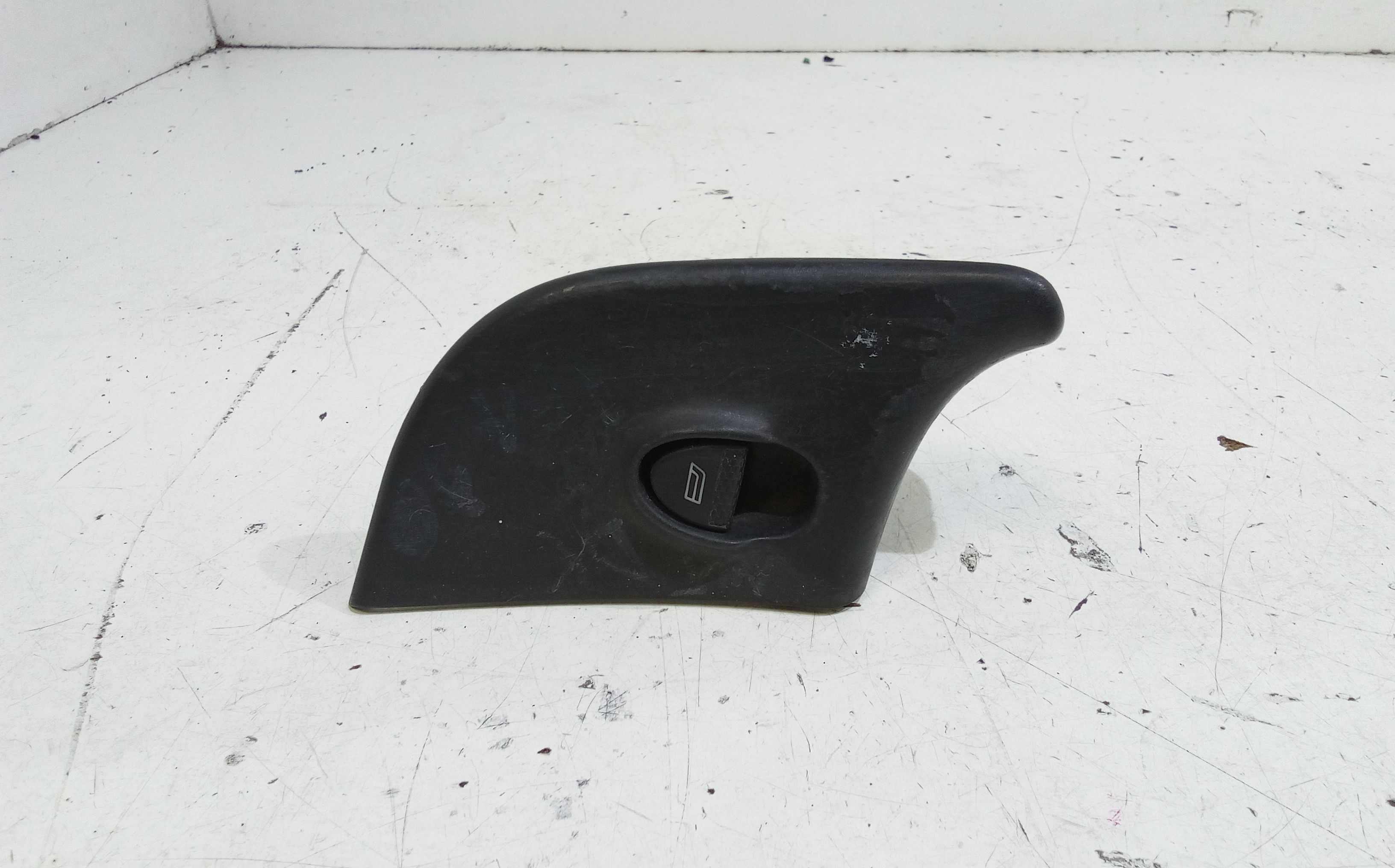 Interruttore Alzacristalli Porta Ant. Destro Usato