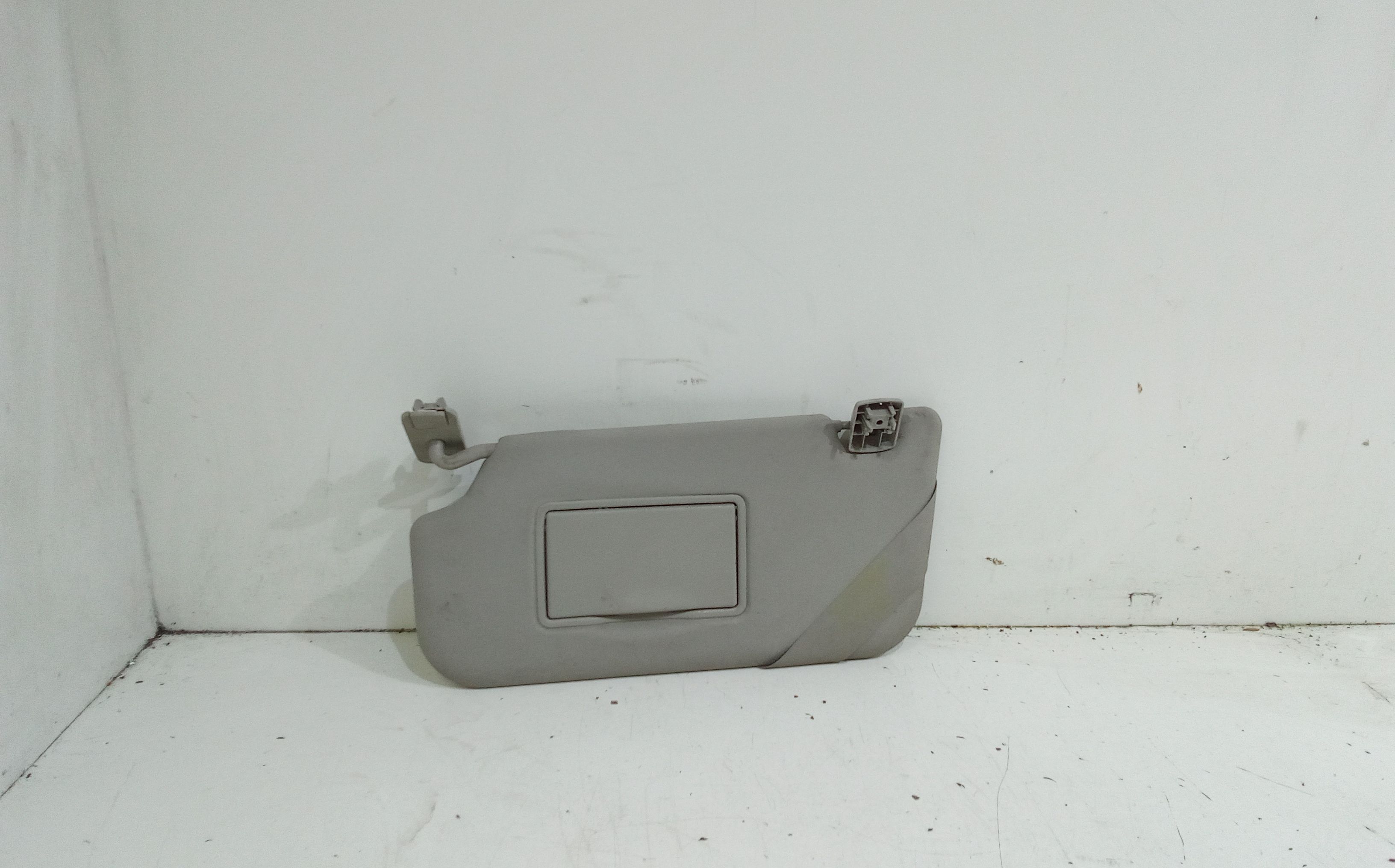 Aletta Parasole Parabrezza Sinistro 1702310 Usato