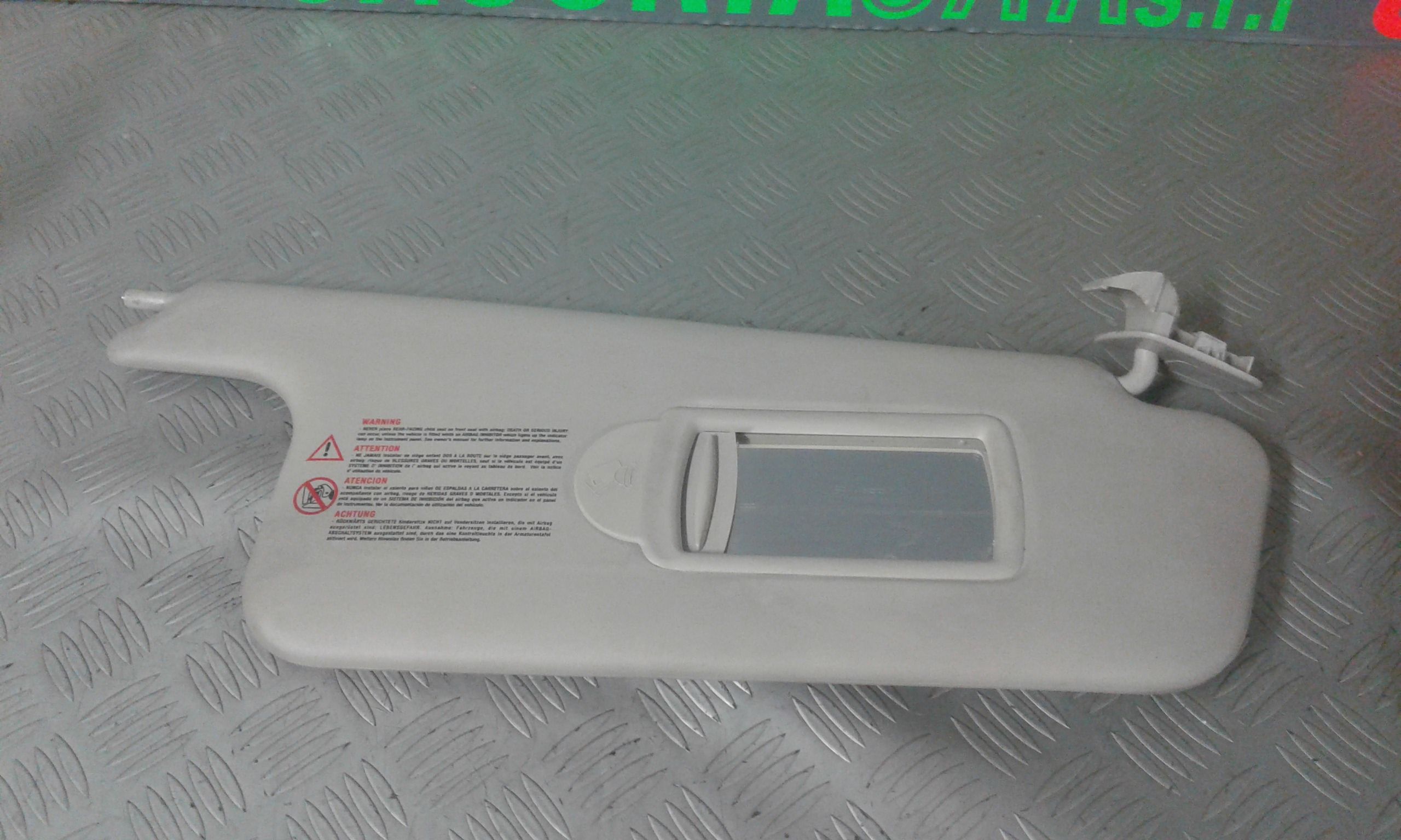 Aletta Parasole Parabrezza Destro 8200246822 Usato