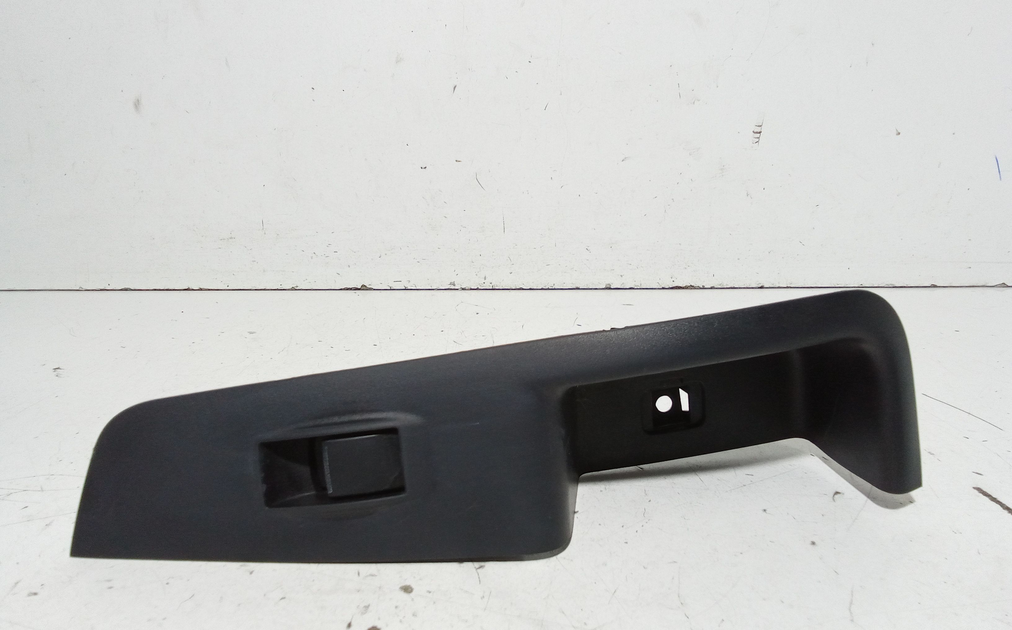 Interruttore Alzacristalli Porta Post. Sinistro 6490T0 Usato