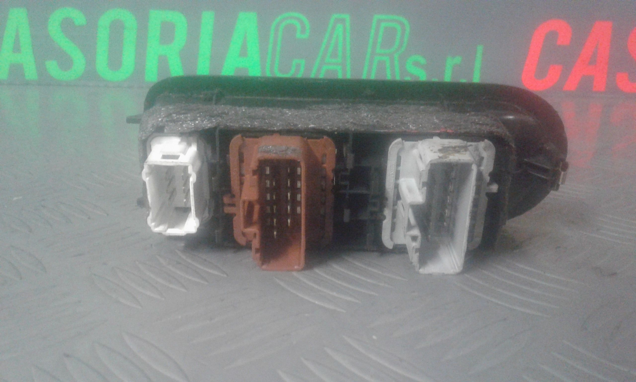 Interruttore Alzacristalli Porta Ant. Sinistro 8200108269 Usato