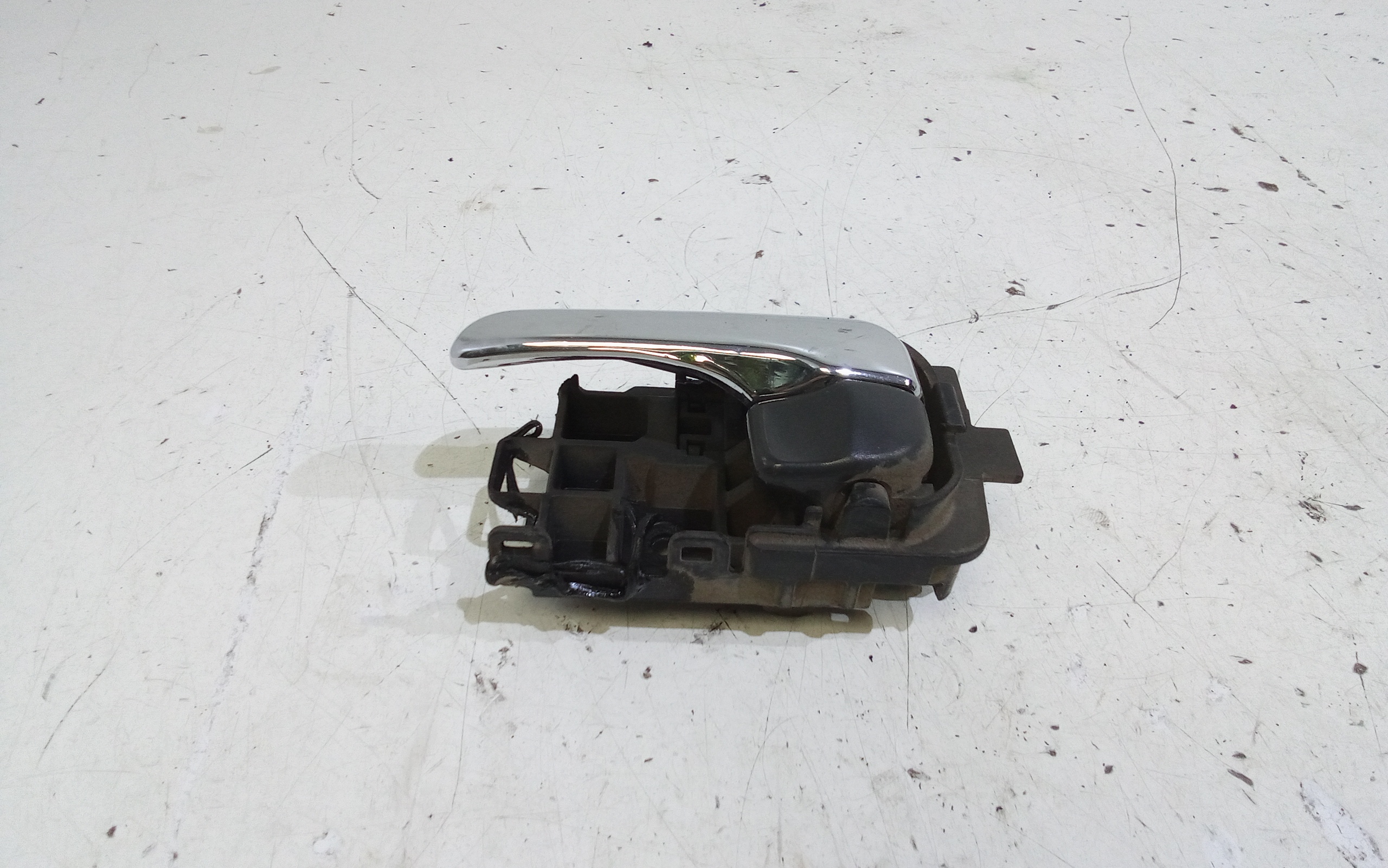 Maniglia Int. Apertura Porta Ant. Sinistro 806718H30A Usato