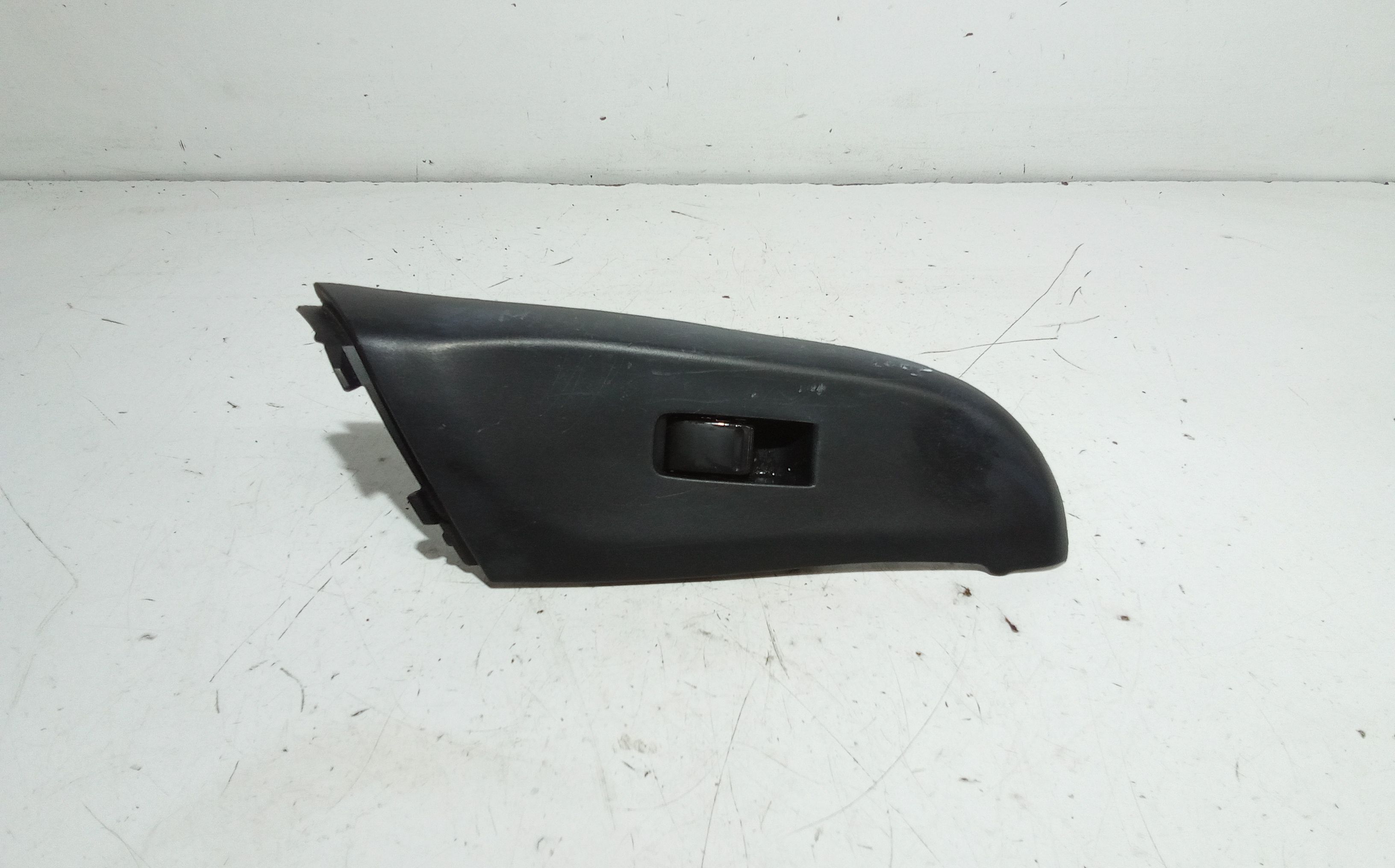 Interruttore Alzacristalli Porta Ant. Destro Usato