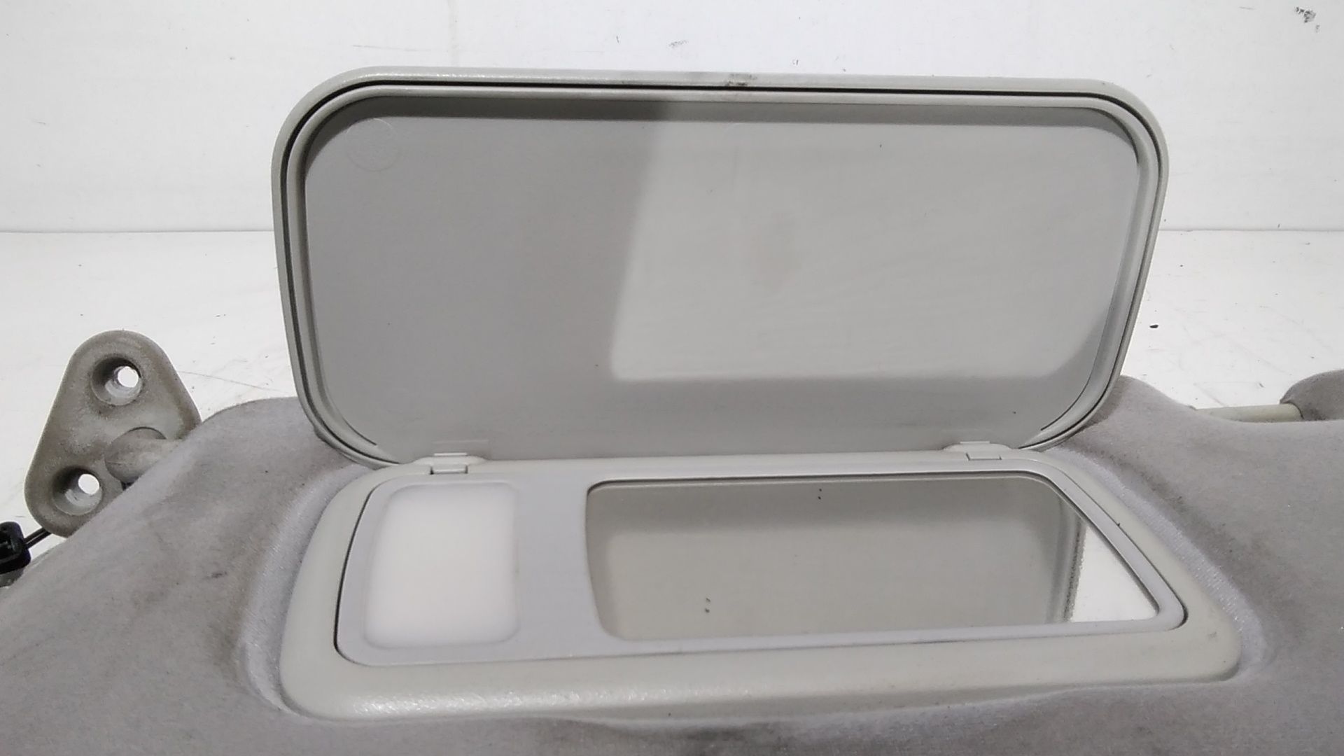 Aletta Parasole Parabrezza Sinistro A16381001107D68 Usato