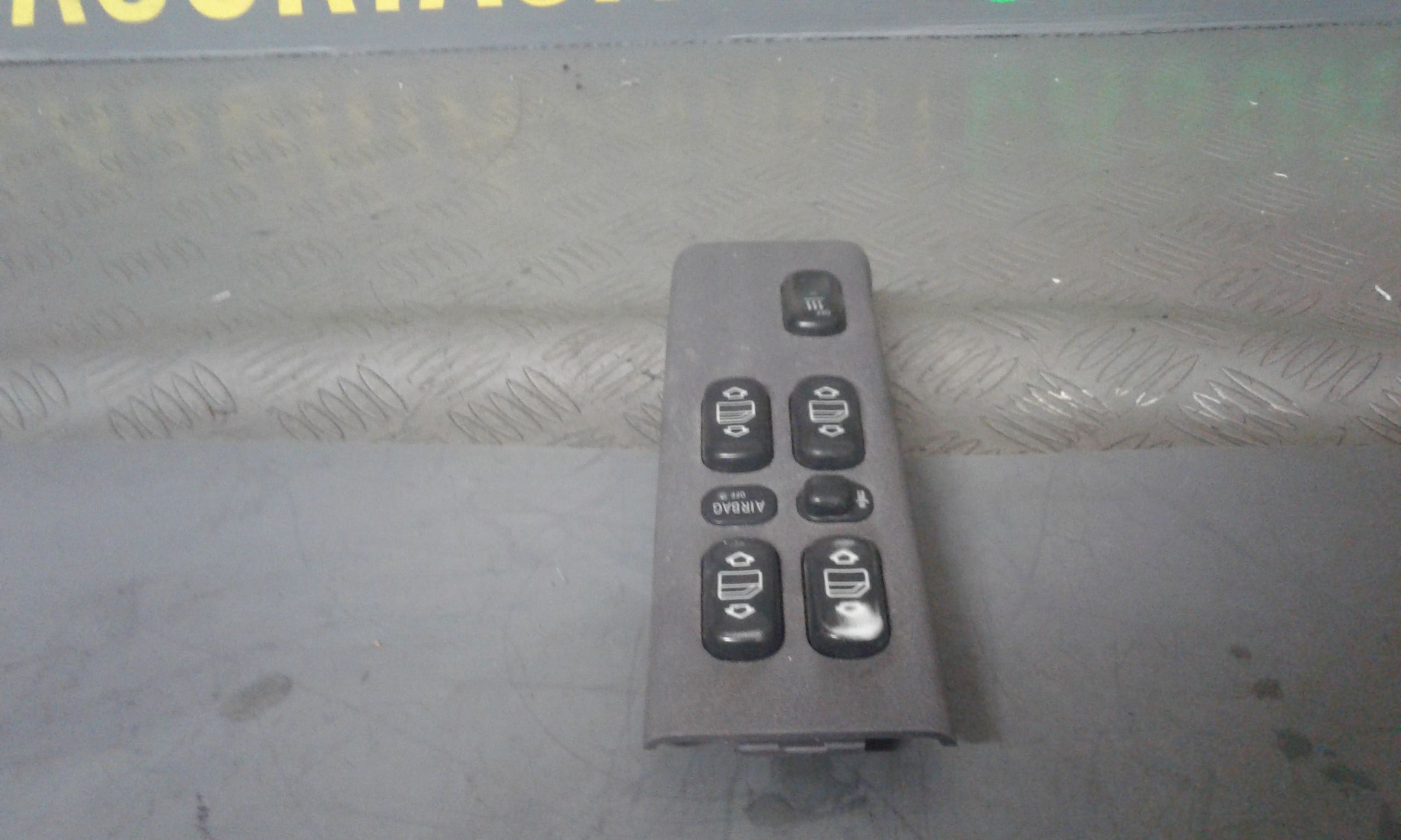 Interruttore Alzacristalli Porta Ant. Sinistro Usato