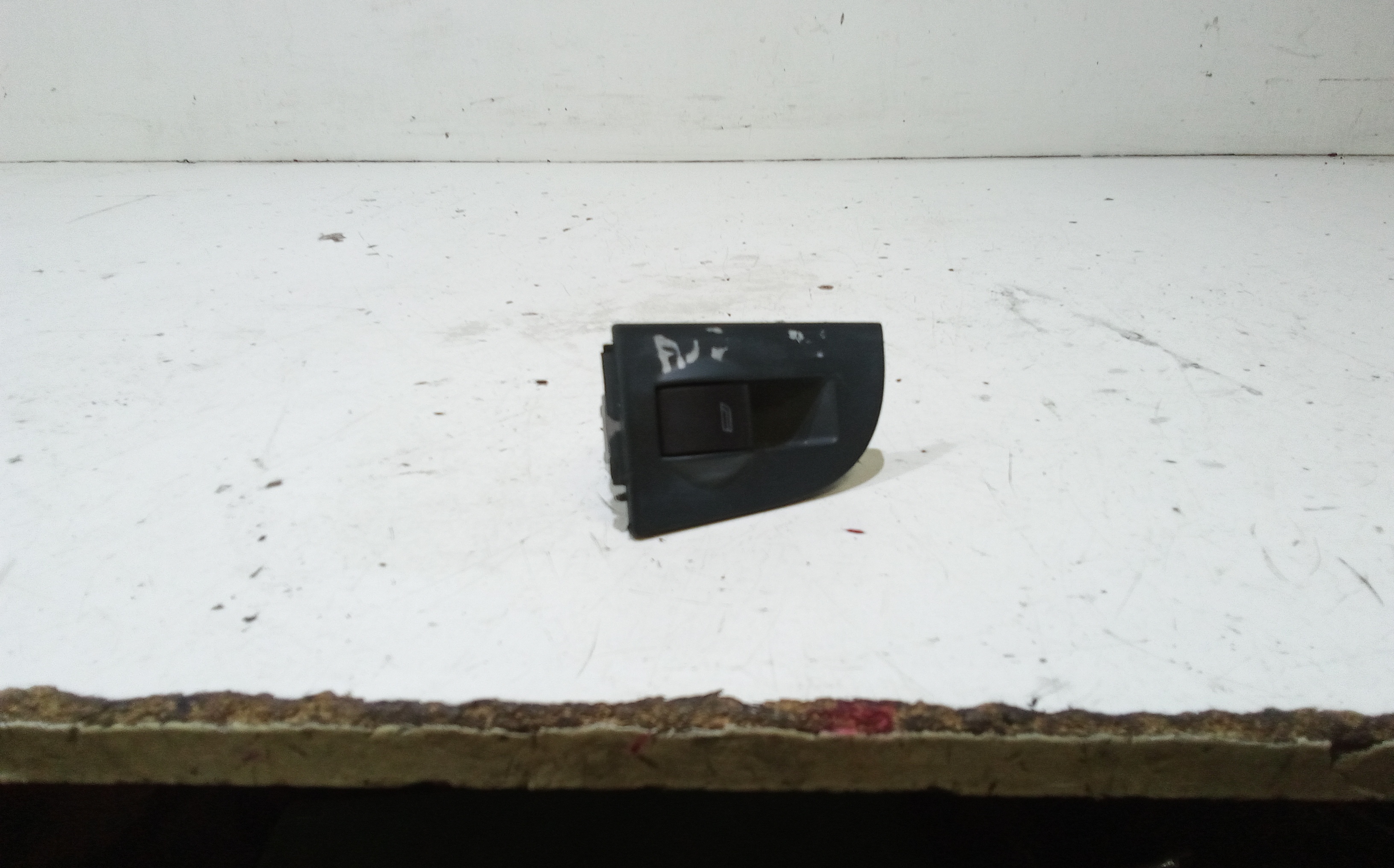 Interruttore Alzacristalli Porta Ant. Sinistro Usato