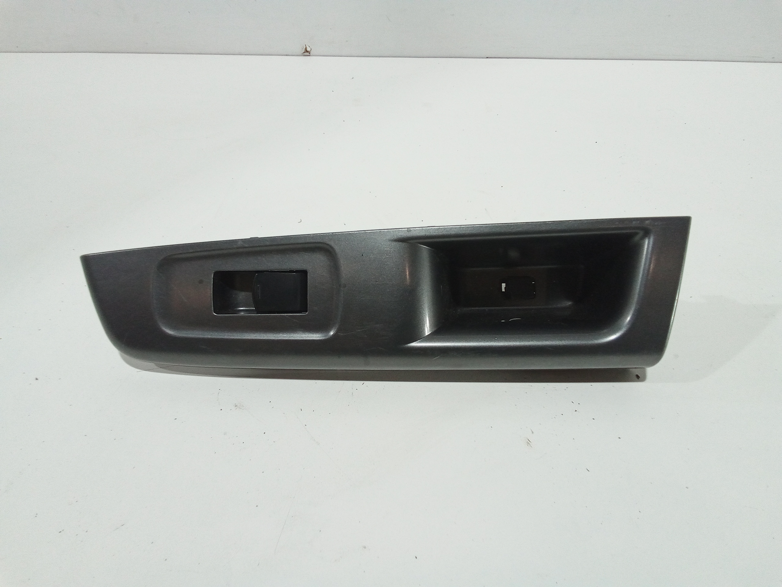 Interruttore Alzacristalli Porta Post. Destro 83071FG110 Usato