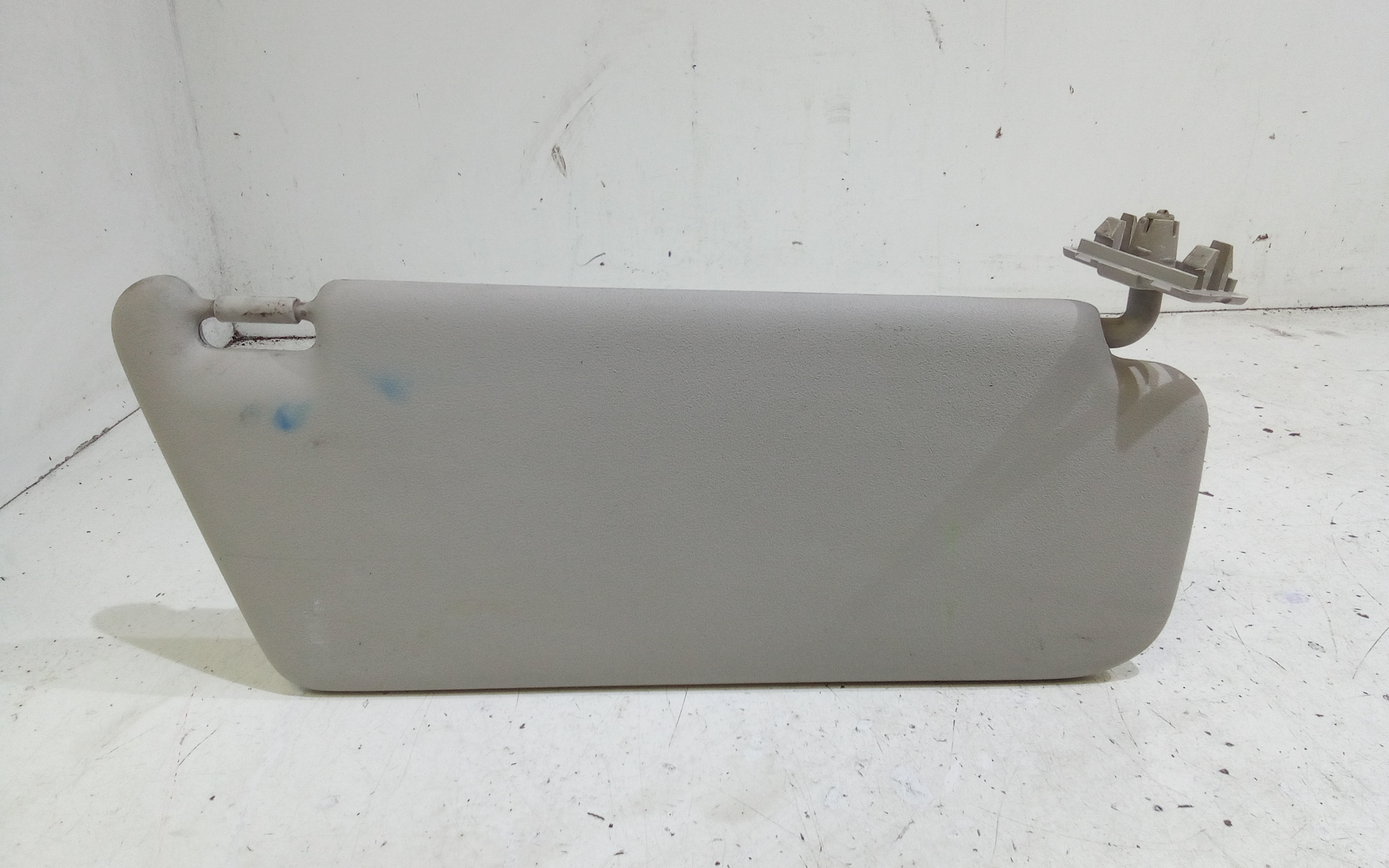 Aletta Parasole Parabrezza Sinistro A16981001107H48 Usato