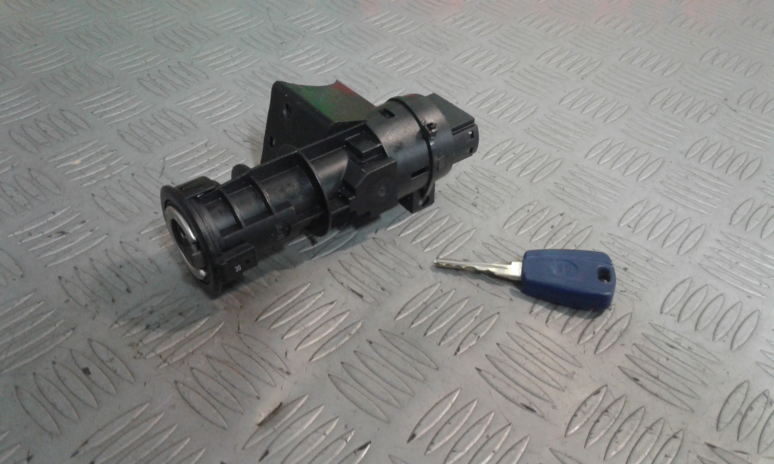 Commutatore Avviamento Con Cilindretti Serrature Usato