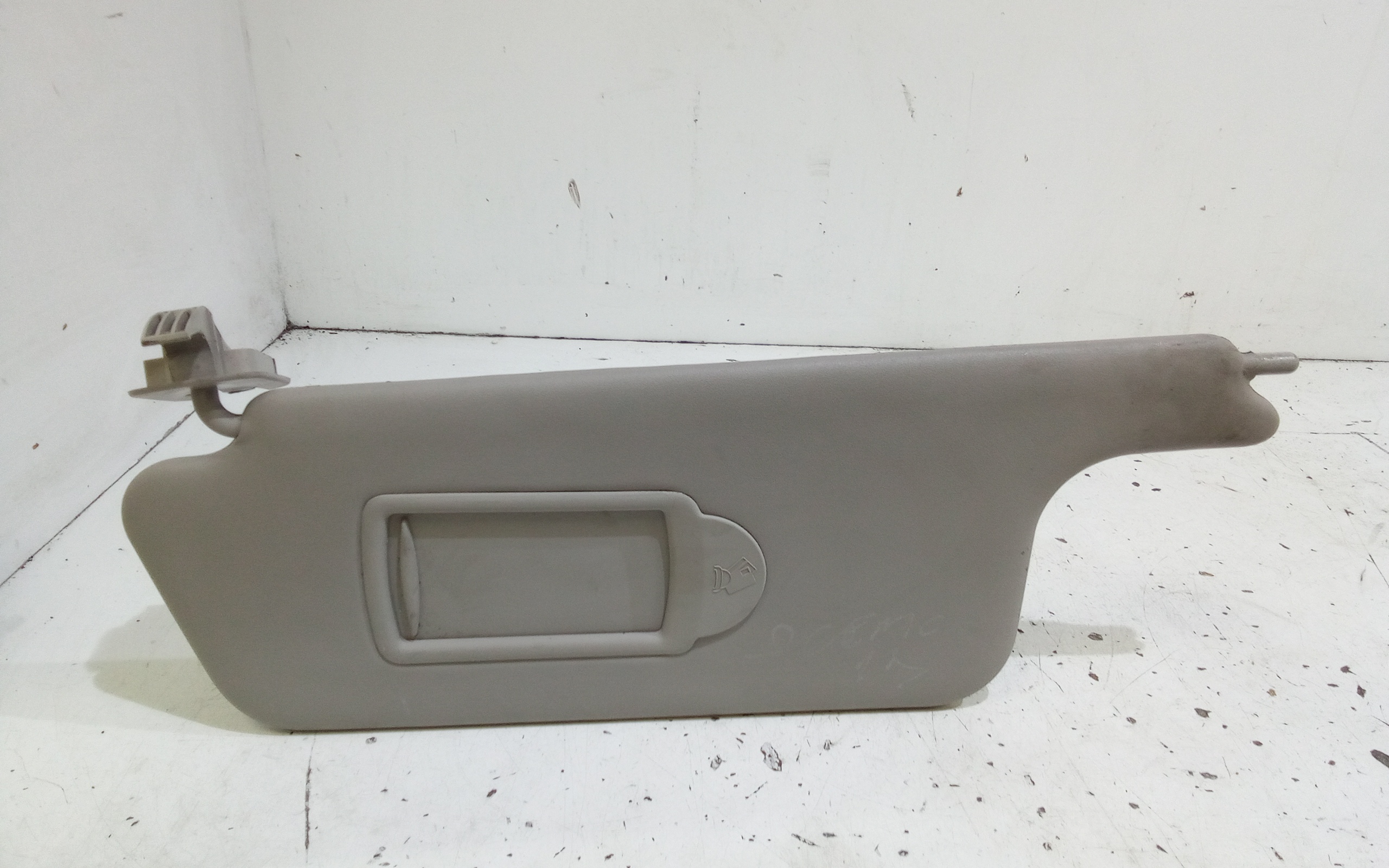 Aletta Parasole Parabrezza Sinistro 8200246824 Usato