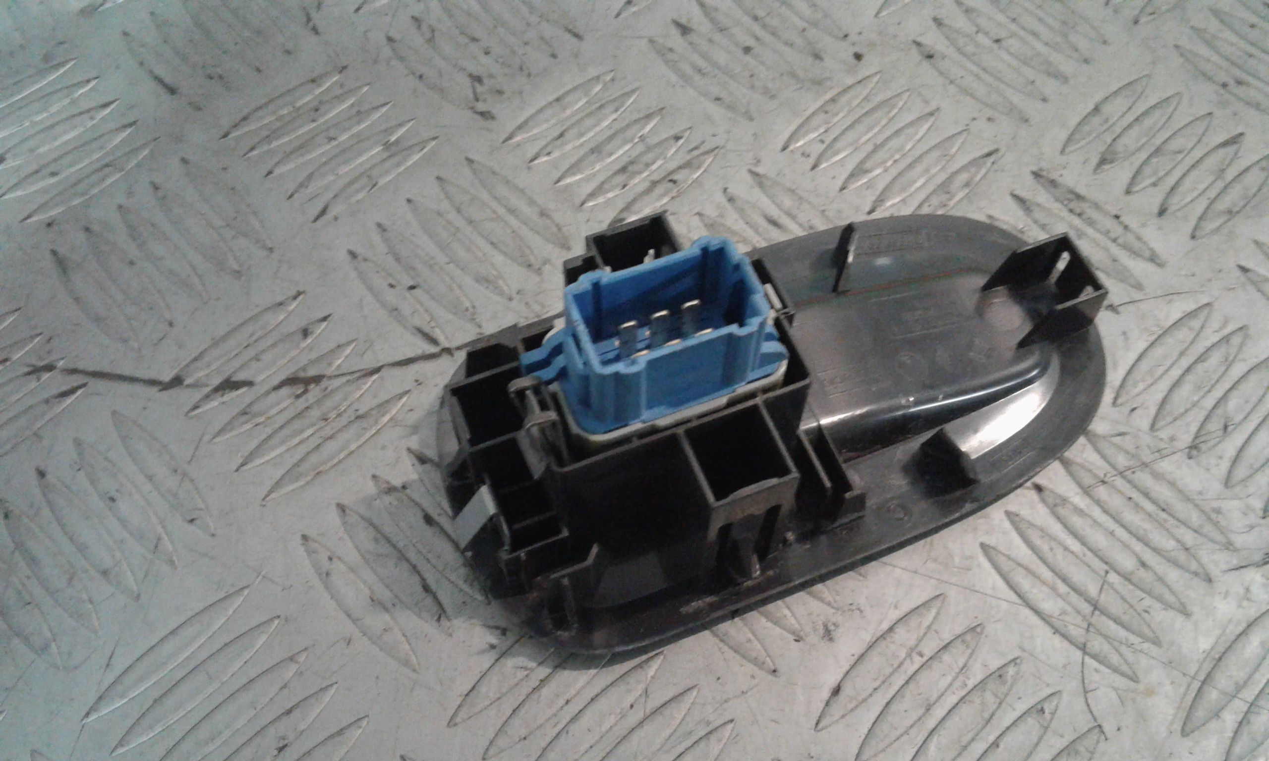 Interruttore Alzacristalli Porta Ant. Destro 254217475R Usato