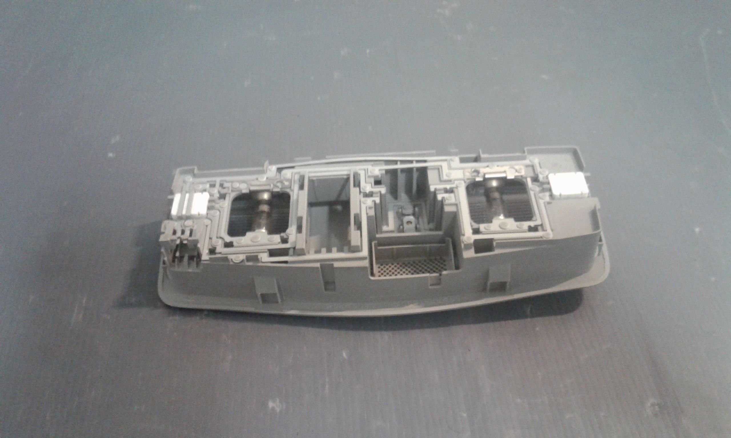 Luce Cortesia Ant. Tetto 8401A009HA Usato