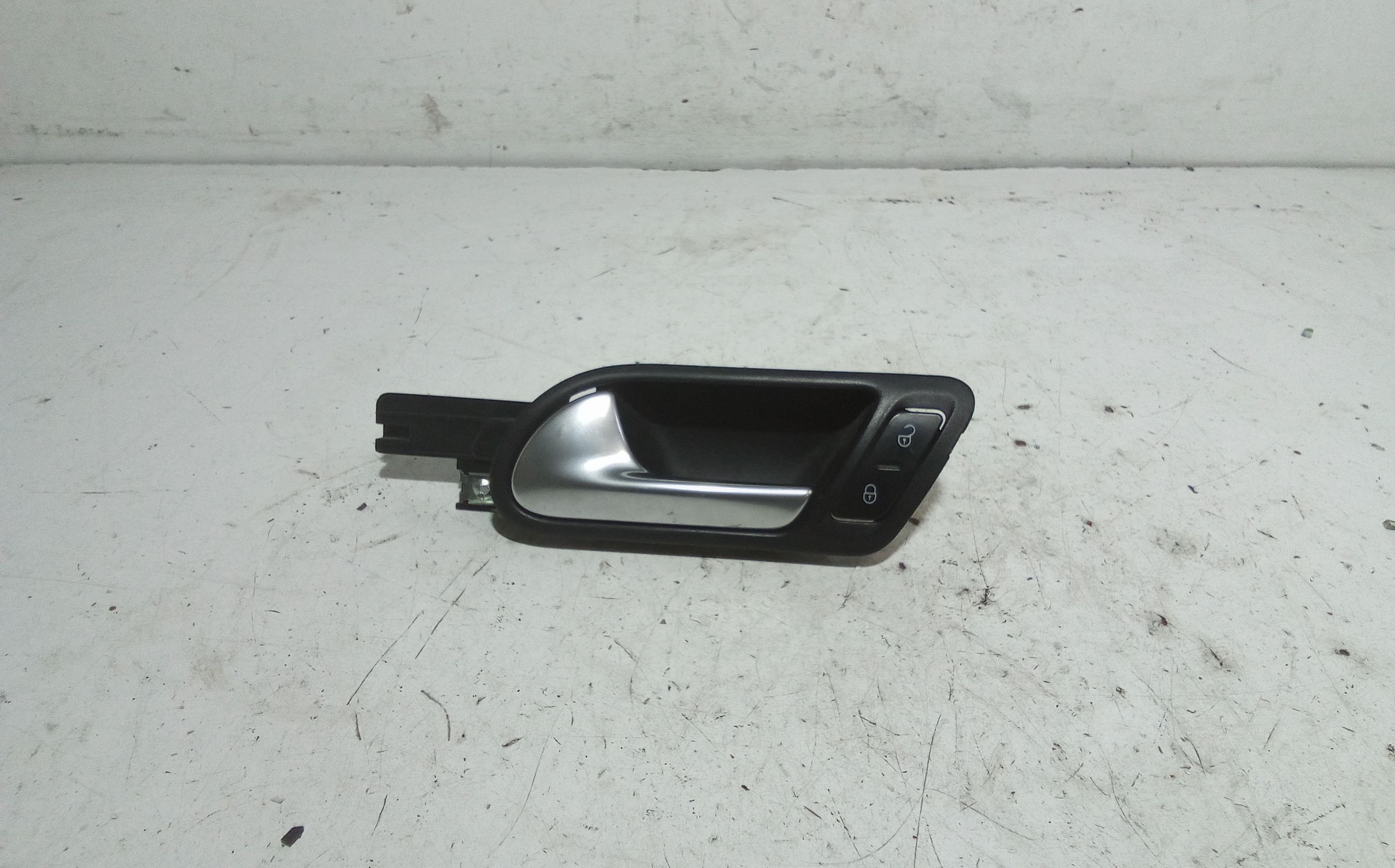 Maniglia Int. Apertura Porta Ant. Sinistro 1K1837113HUAQ Usato